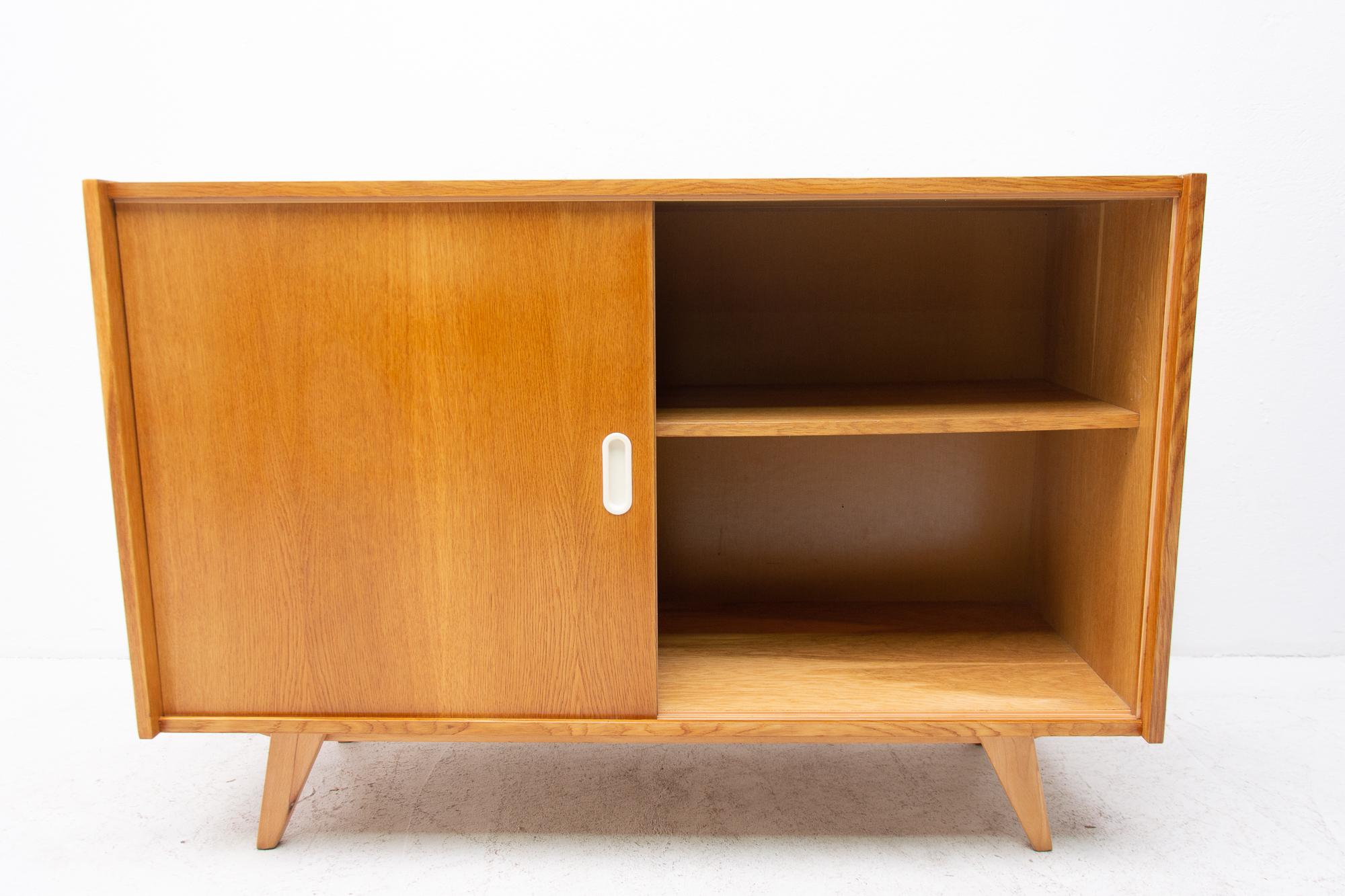 Midcentury Sideboard U-452, Jiří Jiroutek, Czechoslovakia, 1960s 2