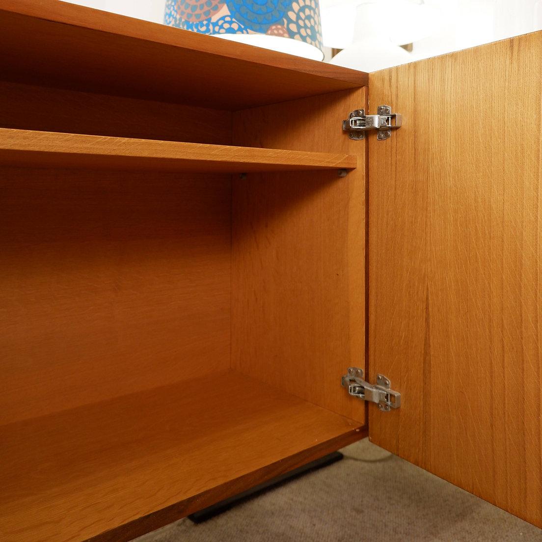 Mid-Century Modern Enfilade du milieu du siècle avec plateau en mélamine blanche - années 1980