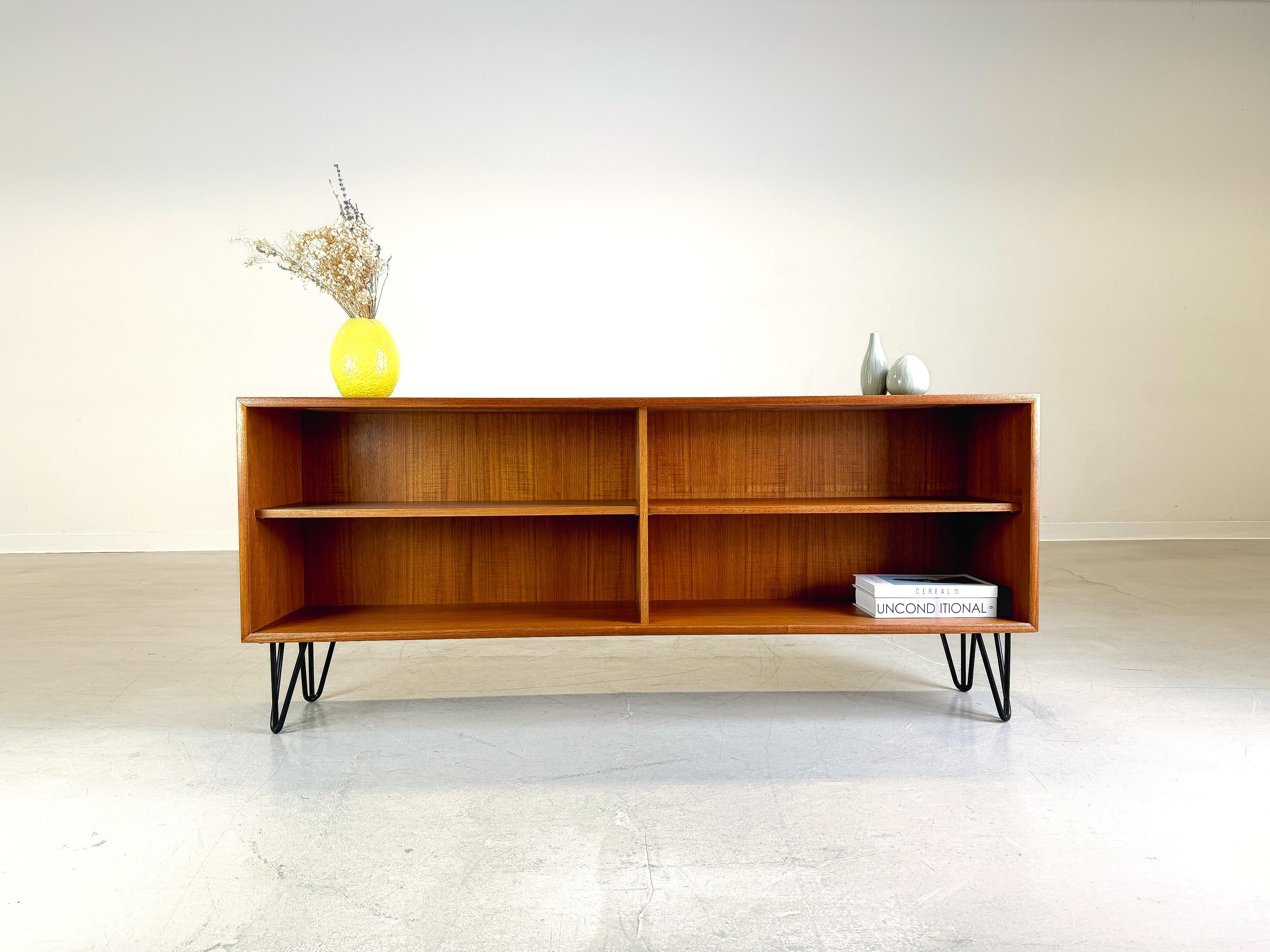 We are offering a beautiful teak lowboard/ sideboard from WK Möbel for sale. The module comes from a wall unit and has been professionally refurbished by us and fitted with hairpin feet. Made from high-quality teak, it combines Scandinavian elegance