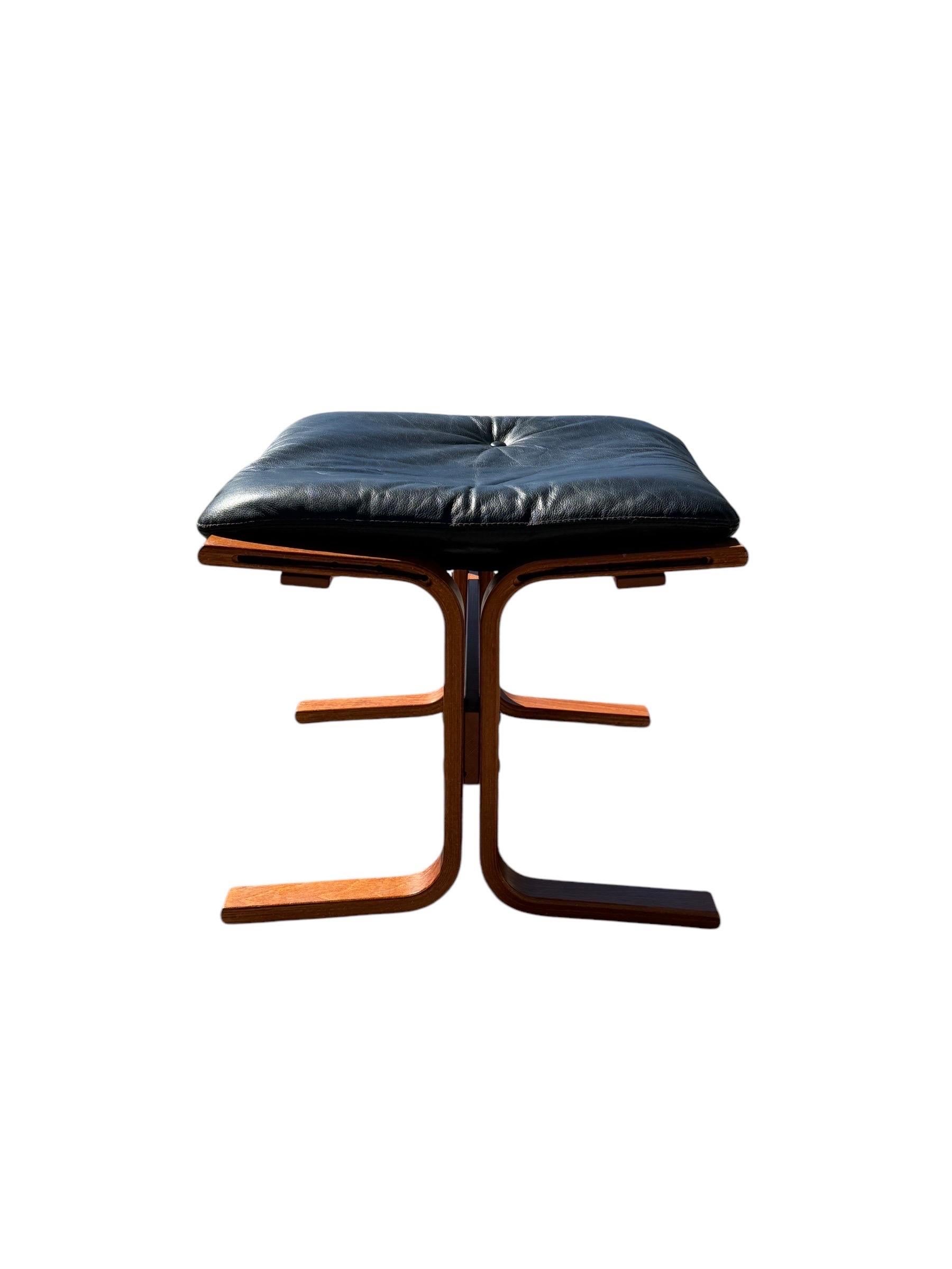 Mid-Century Modern Mid-Century Siesta Lounge Chair and Ottoman by Ingmar Relling for Ekornes