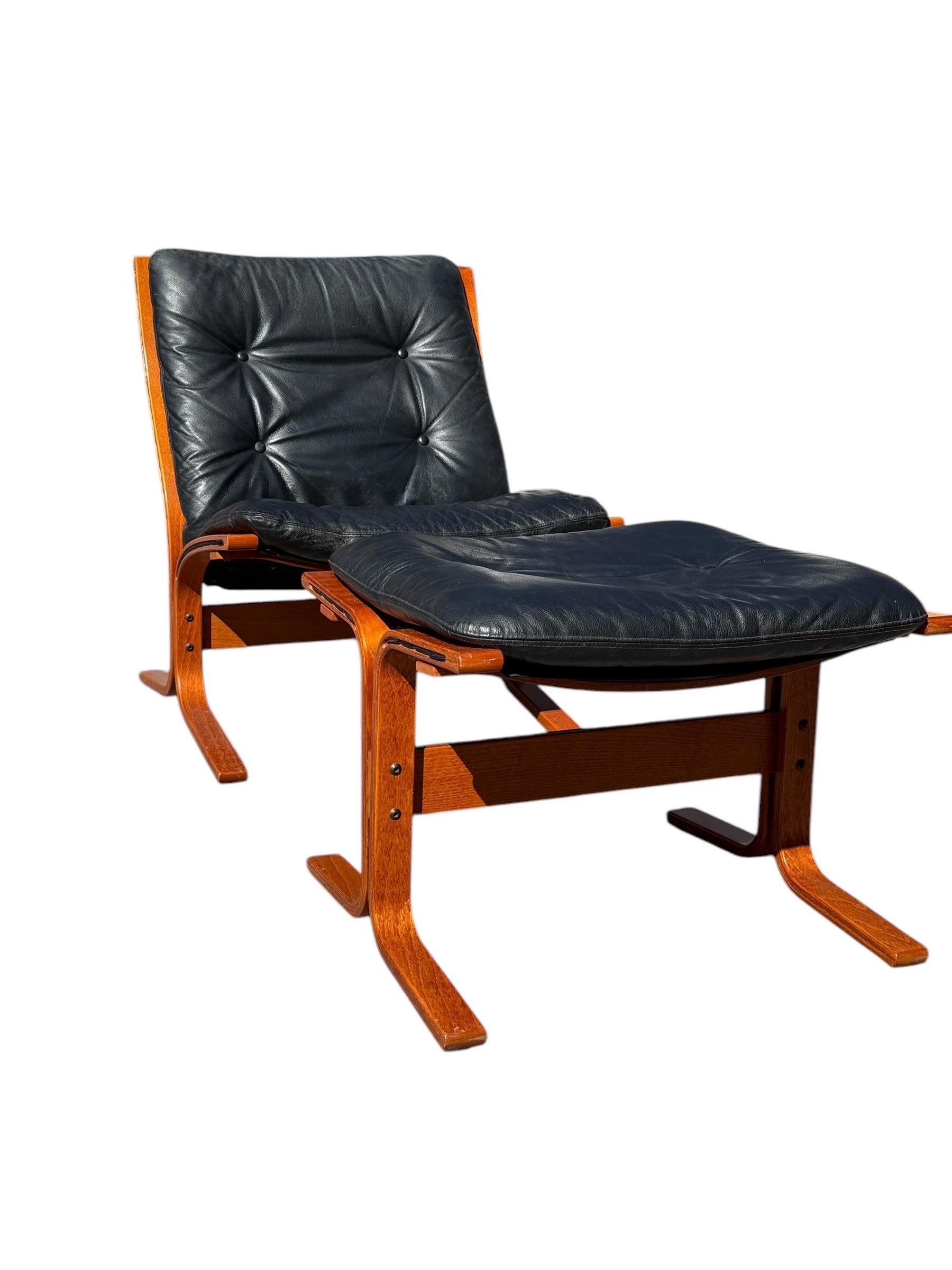 Mid-Century Siesta Lounge Chair and Ottoman by Ingmar Relling for Ekornes In Good Condition In Brooklyn, NY