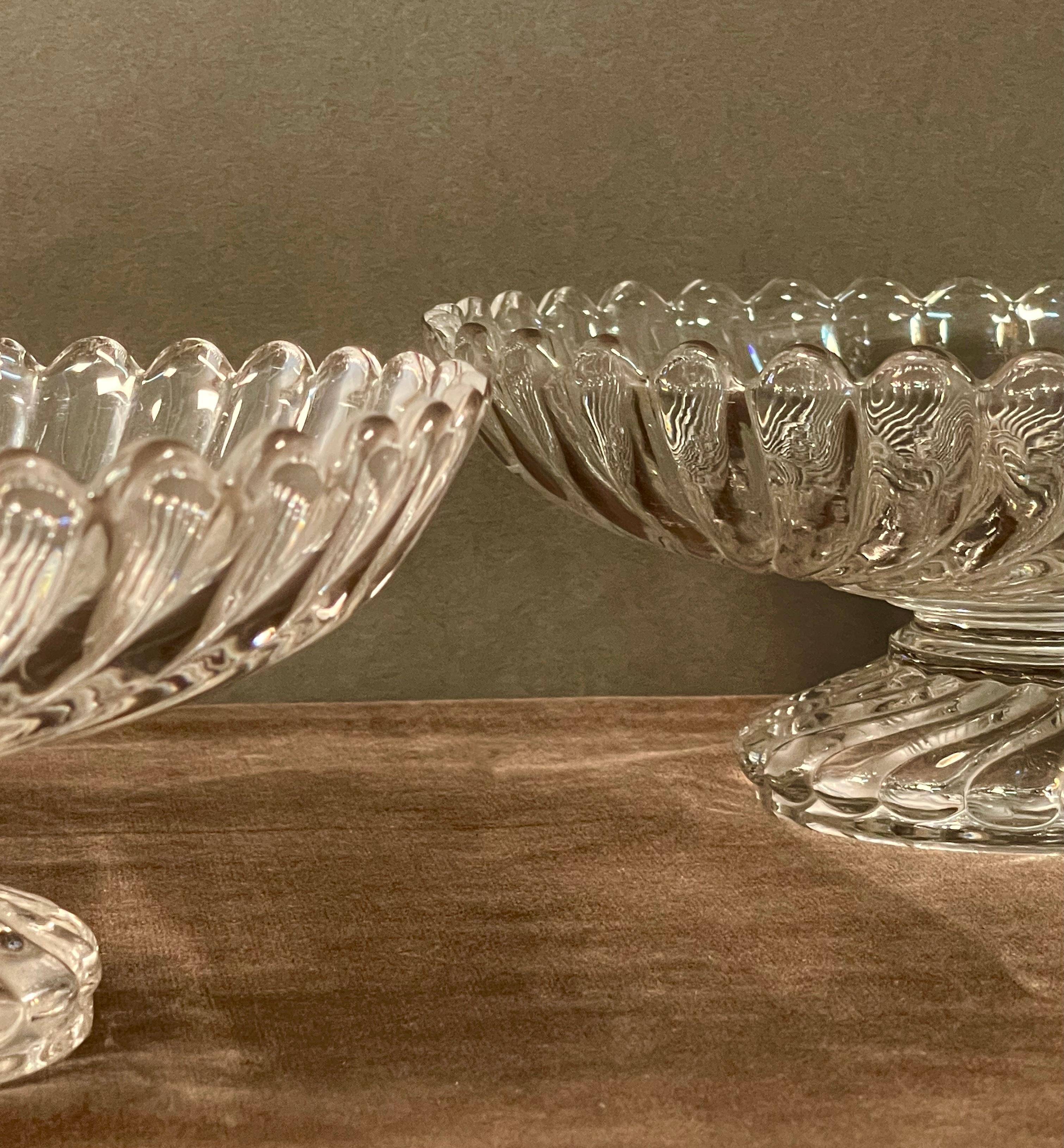 Copa de cristal de Baccarat firmada a mediados de siglo en venta 5
