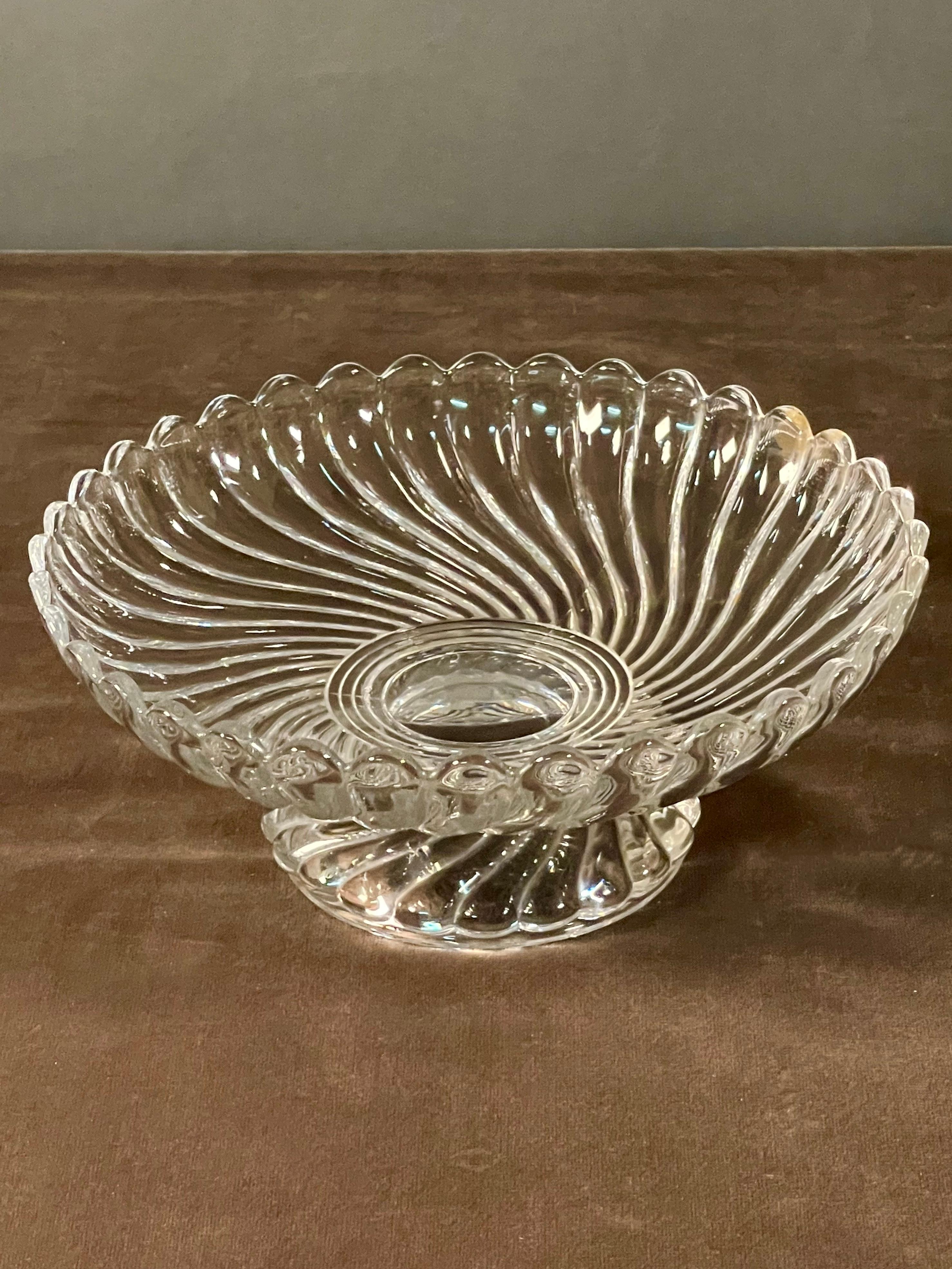 Copa de cristal de Baccarat firmada a mediados de siglo mediados del siglo XX en venta