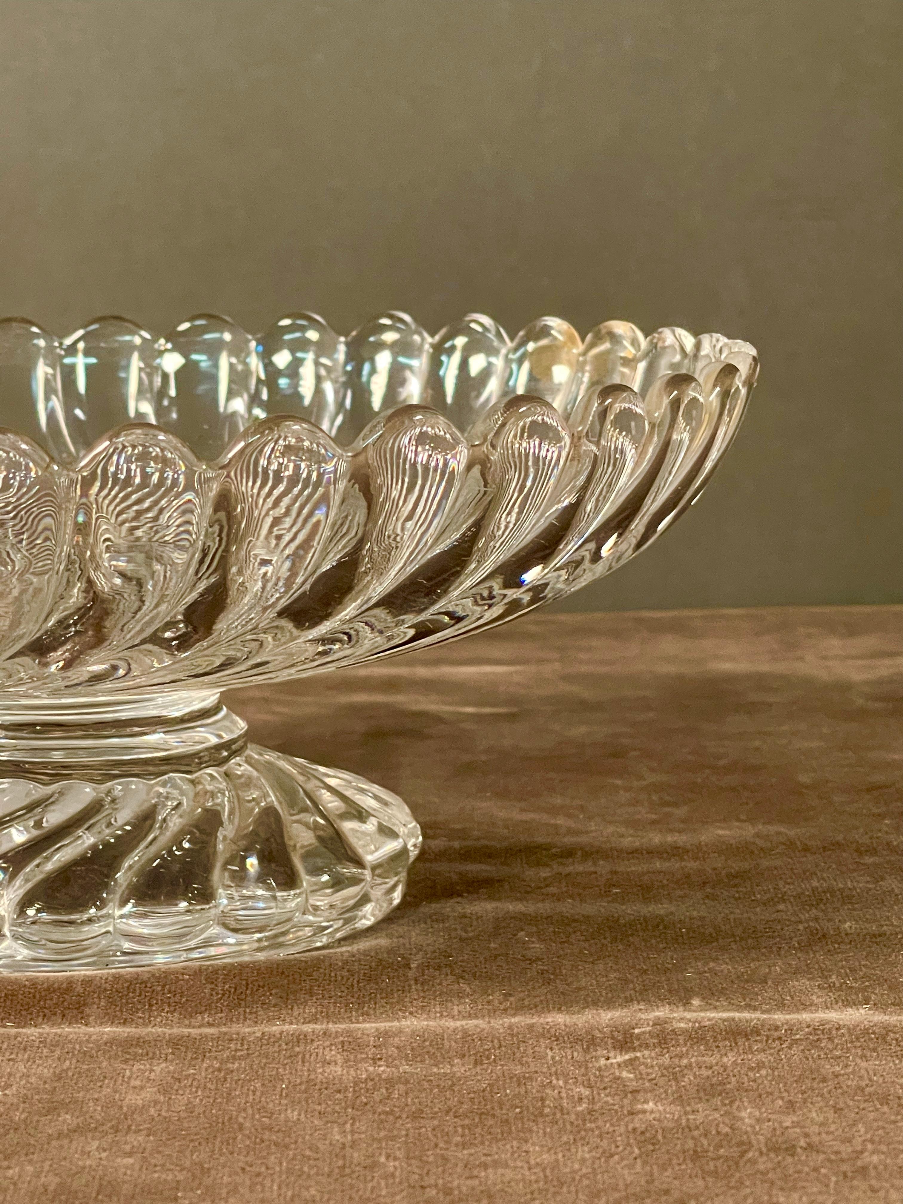 Copa de cristal de Baccarat firmada a mediados de siglo Cristal en venta