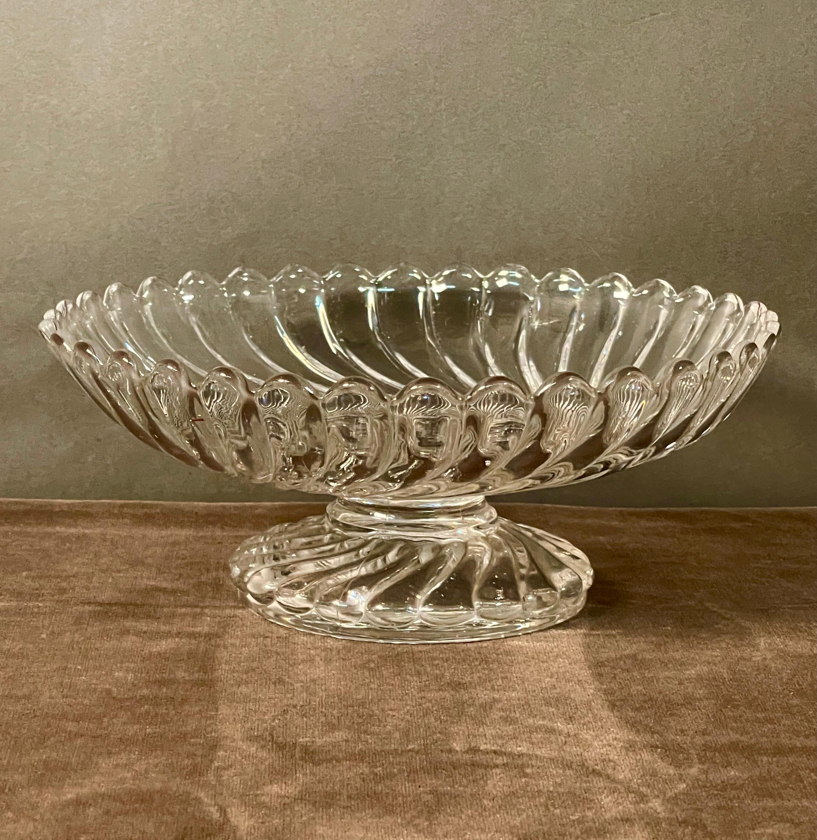 Cristallo Coppa di cristallo Baccarat firmata di metà secolo in vendita
