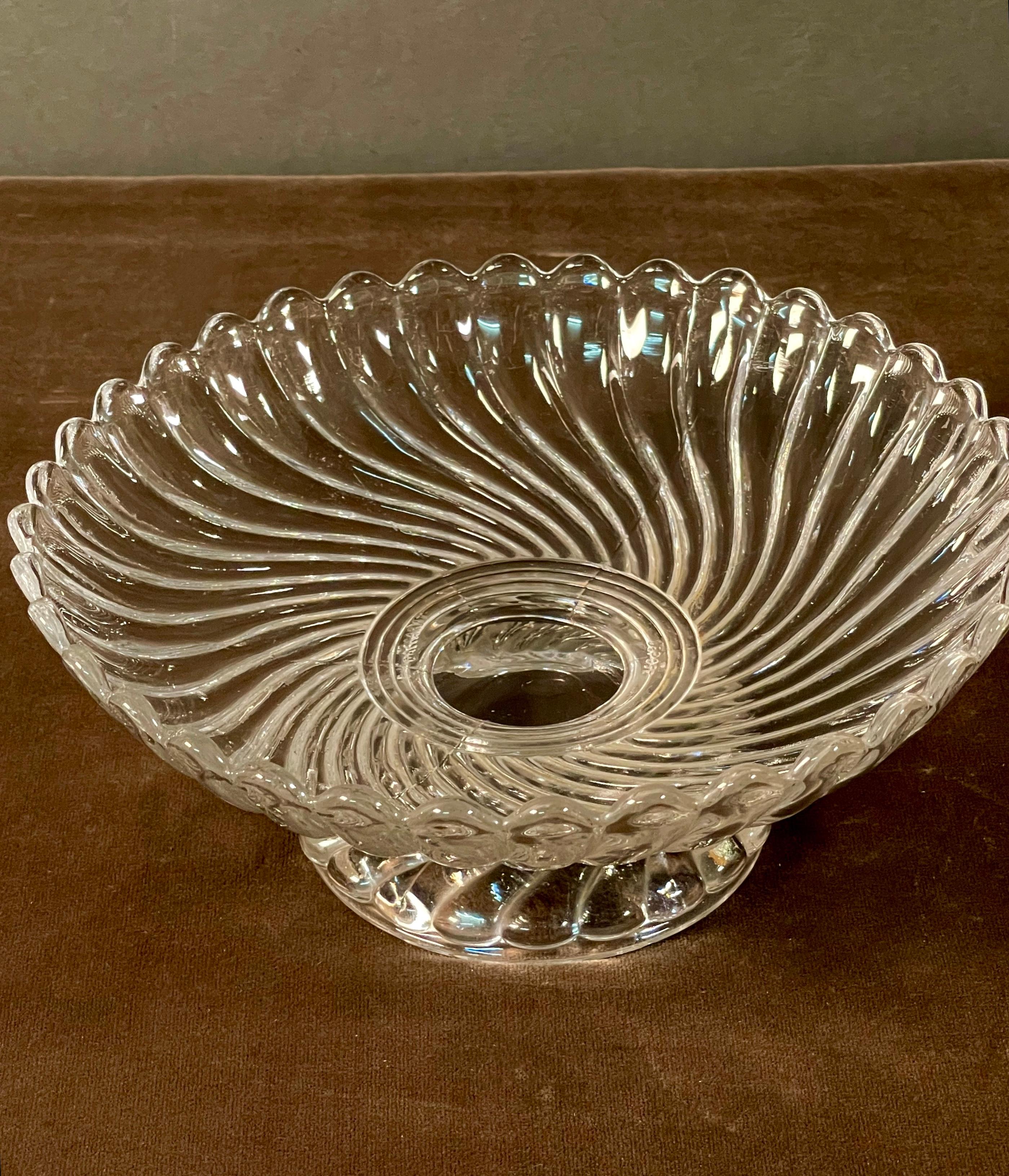Coppa di cristallo Baccarat firmata di metà secolo in vendita 1