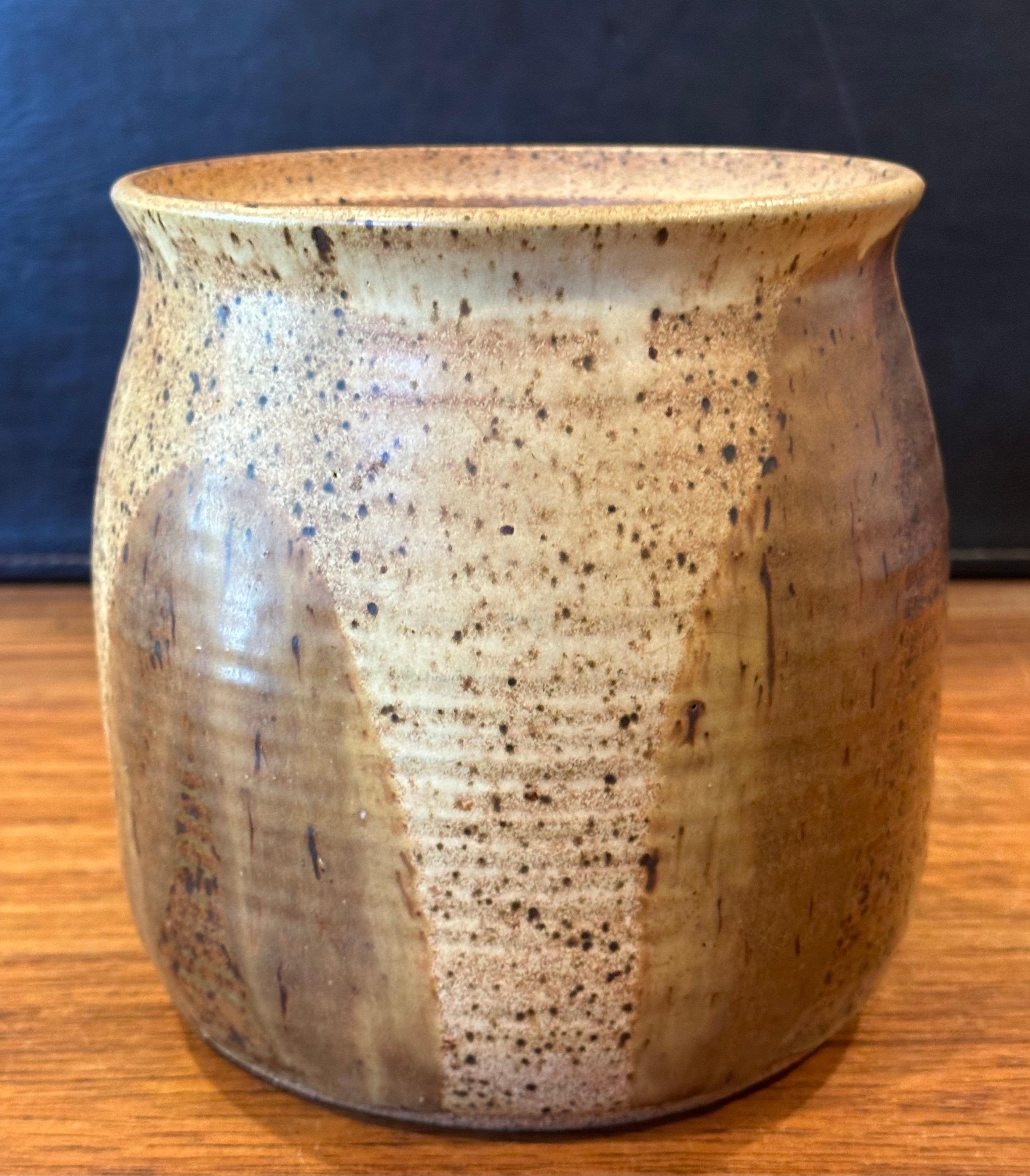 Signierter California Studio Pottery Topf / Vase aus der Mitte des Jahrhunderts (Glasiert) im Angebot