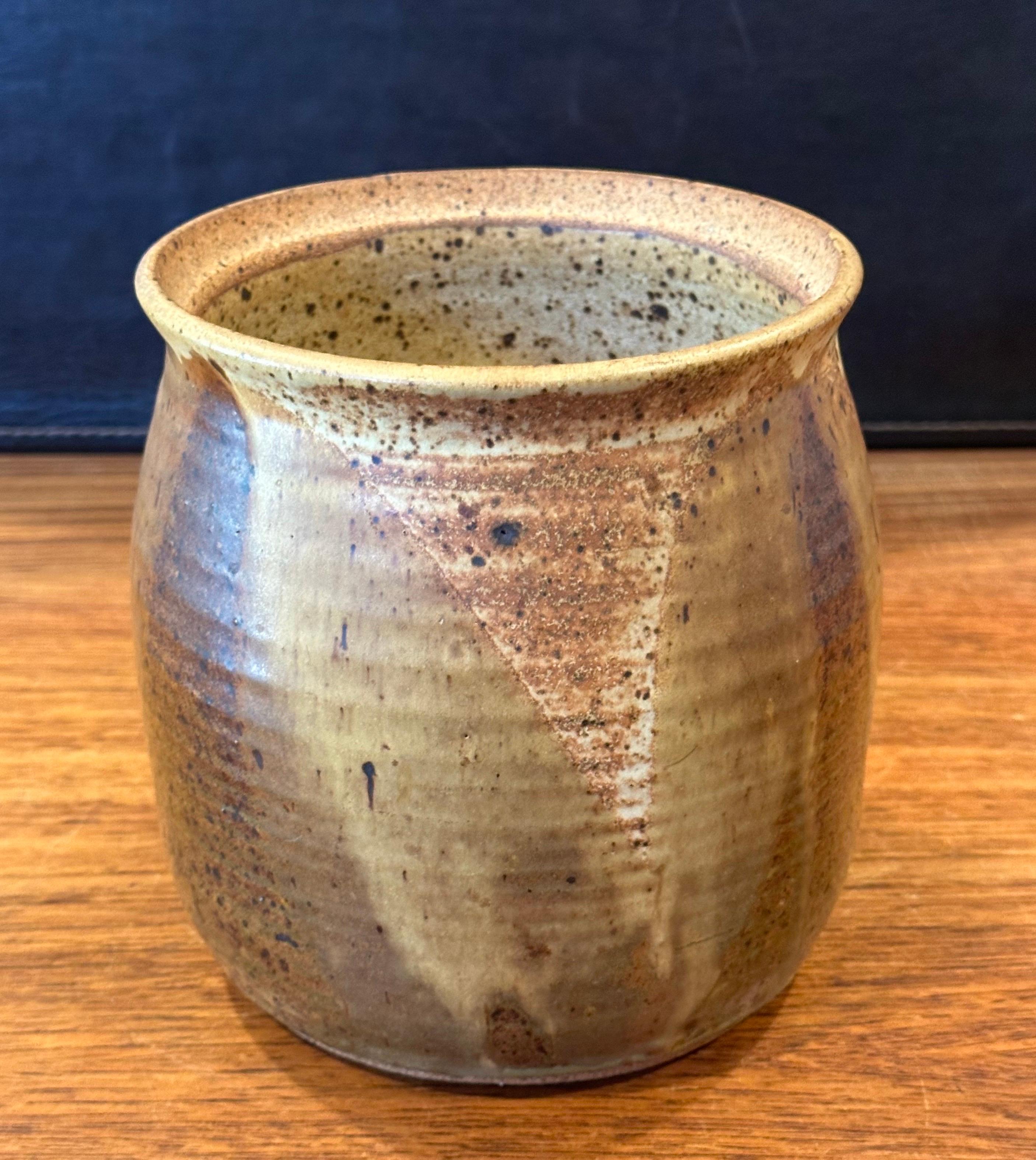 Signierter California Studio Pottery Topf / Vase aus der Mitte des Jahrhunderts (20. Jahrhundert) im Angebot