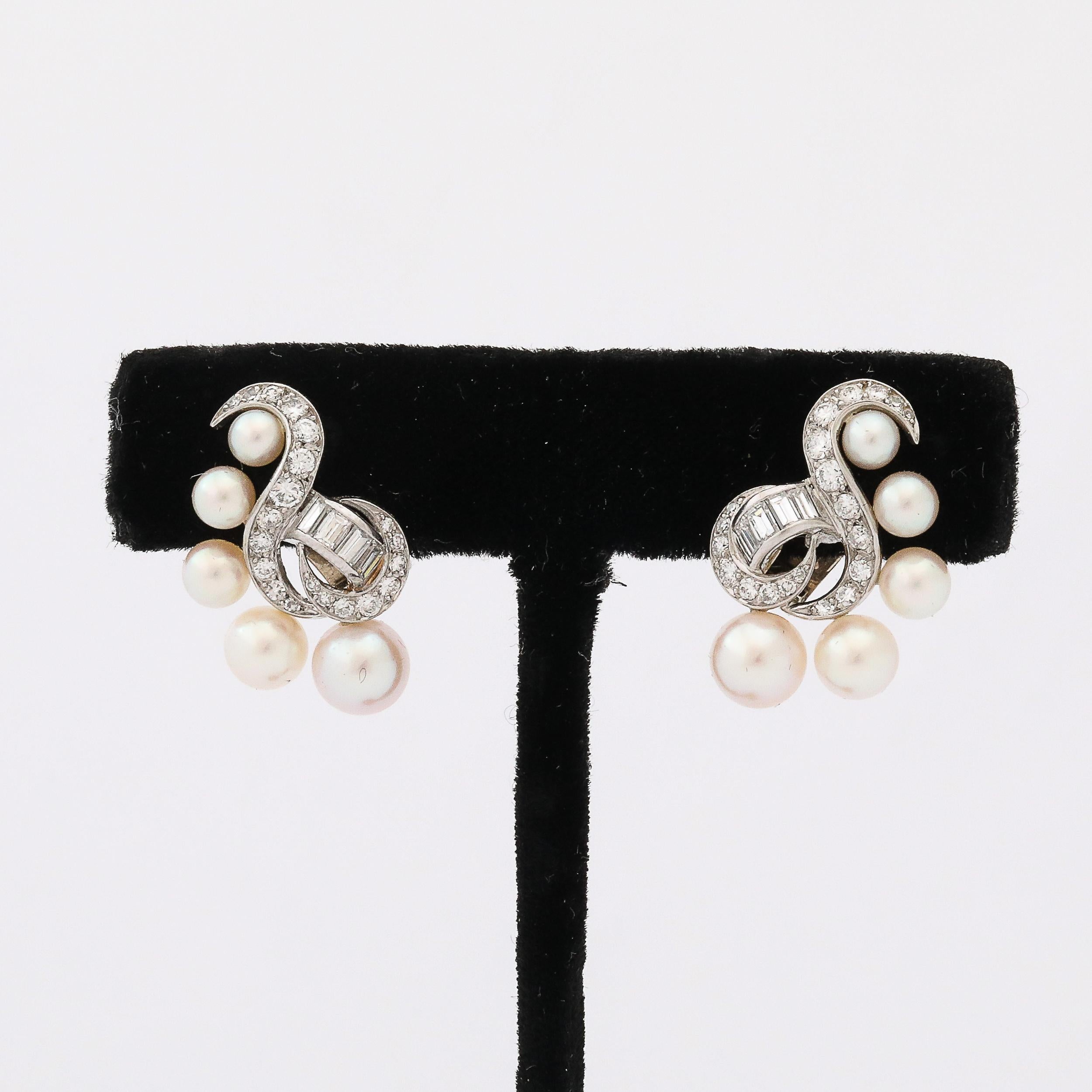 Marianne Ostier Ohrringe aus Platin, Zuchtperlen und Diamanten, signiert Mitte des Jahrhunderts im Zustand „Hervorragend“ im Angebot in New York, NY