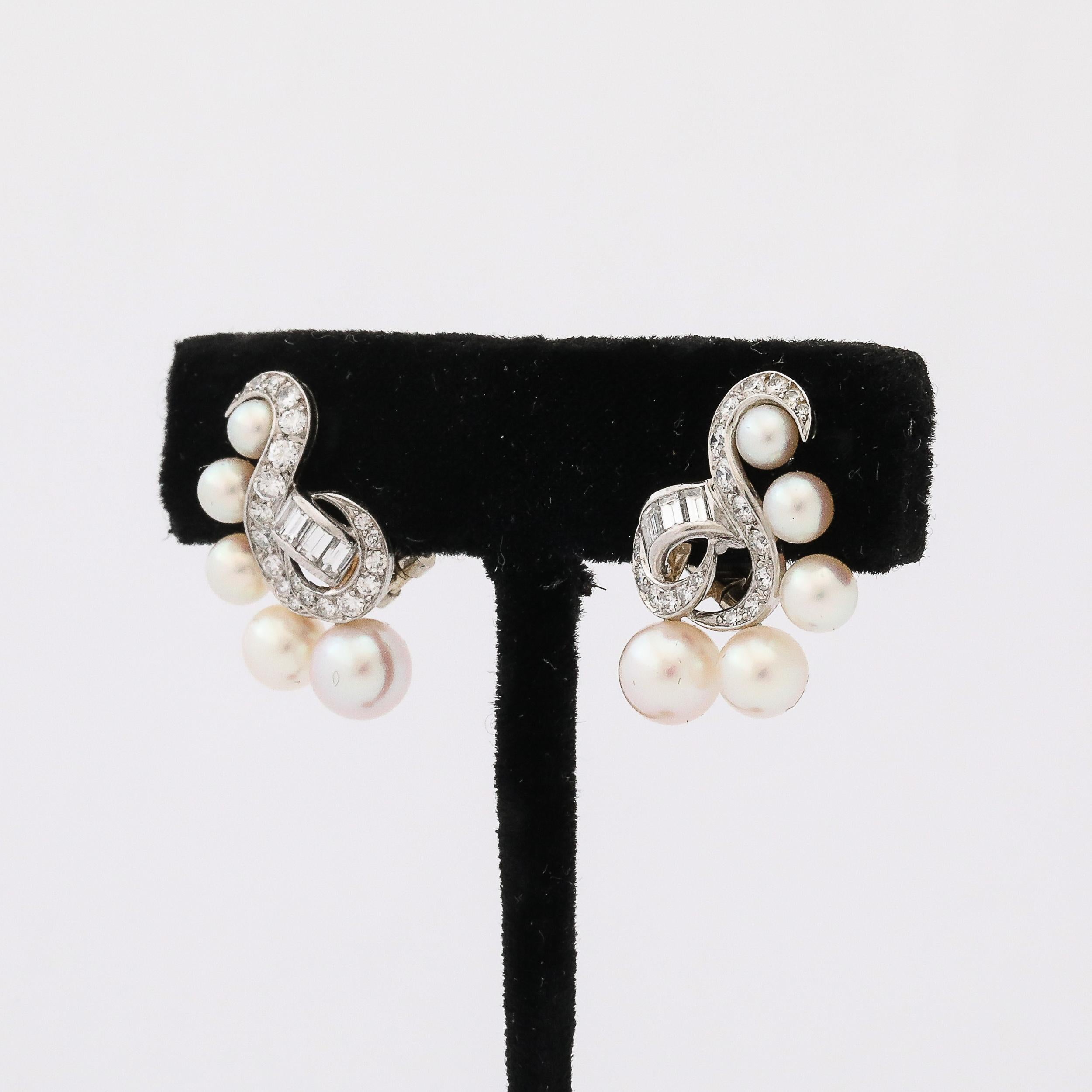 Marianne Ostier Ohrringe aus Platin, Zuchtperlen und Diamanten, signiert Mitte des Jahrhunderts Damen im Angebot