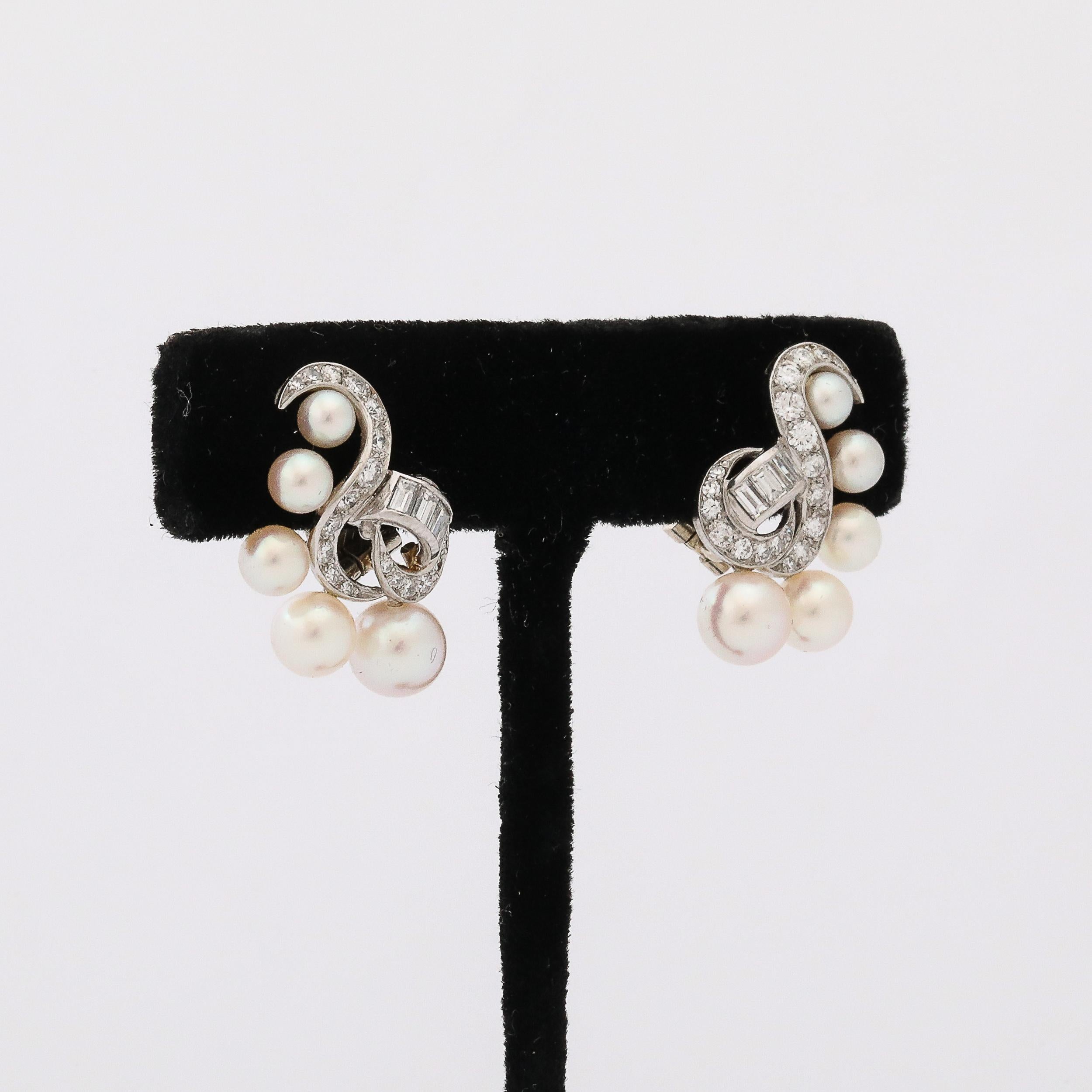 Marianne Ostier Ohrringe aus Platin, Zuchtperlen und Diamanten, signiert Mitte des Jahrhunderts im Angebot 1