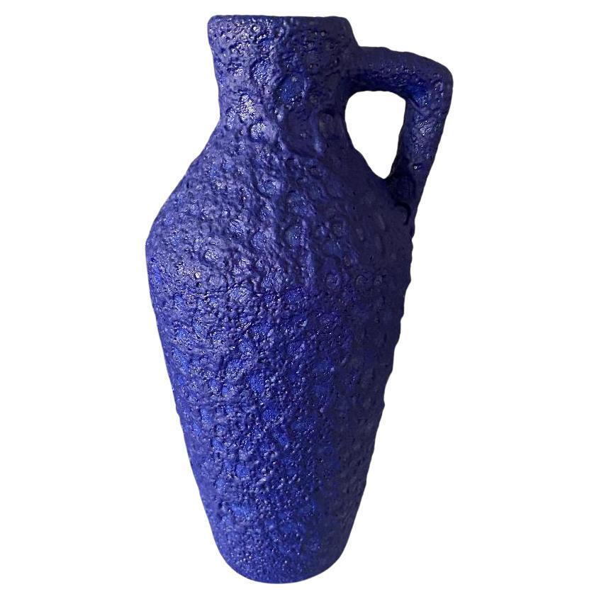 Vase en lave grasse Silberdistel bleu Yves Klein du milieu du siècle dernier