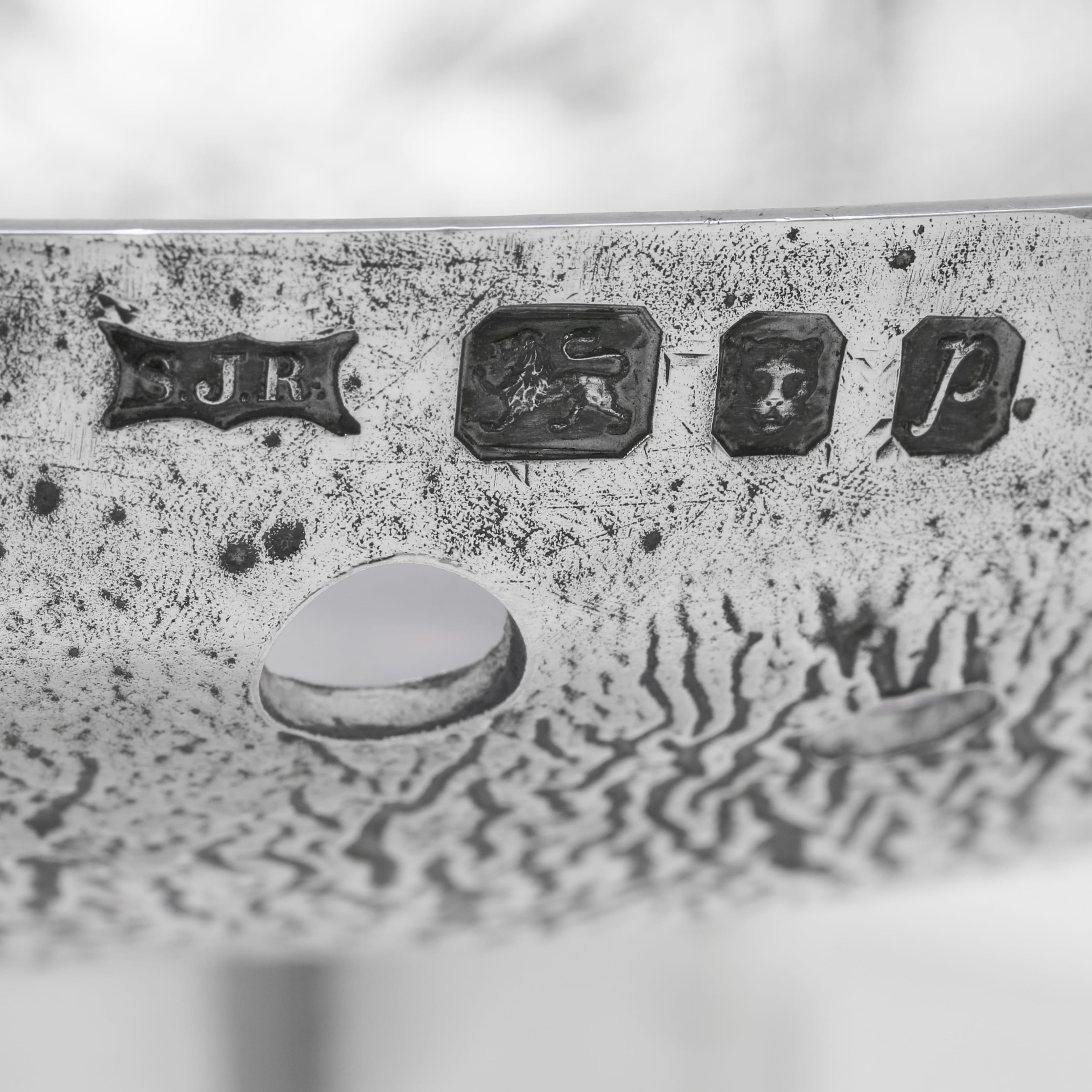 Late 20th Century Mid century silver dish made in London in 1970 using the Samorodok technique