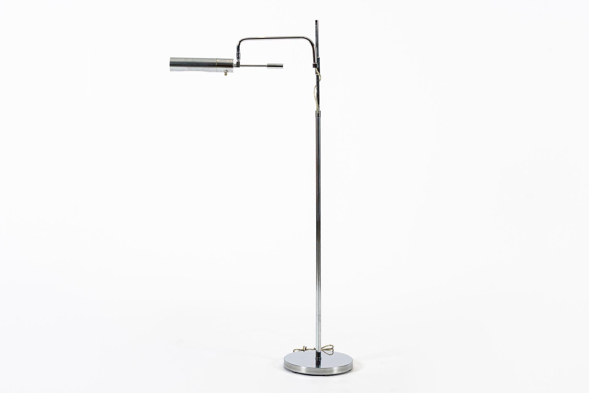 This vintage mid century modern silver chrome-plated steel floor lamp in the style of Gino Sarfatti for Arteluce is circa 1960. The lamp is well-constructed with a sleek, space age, modernist design and features a single slender stem with an