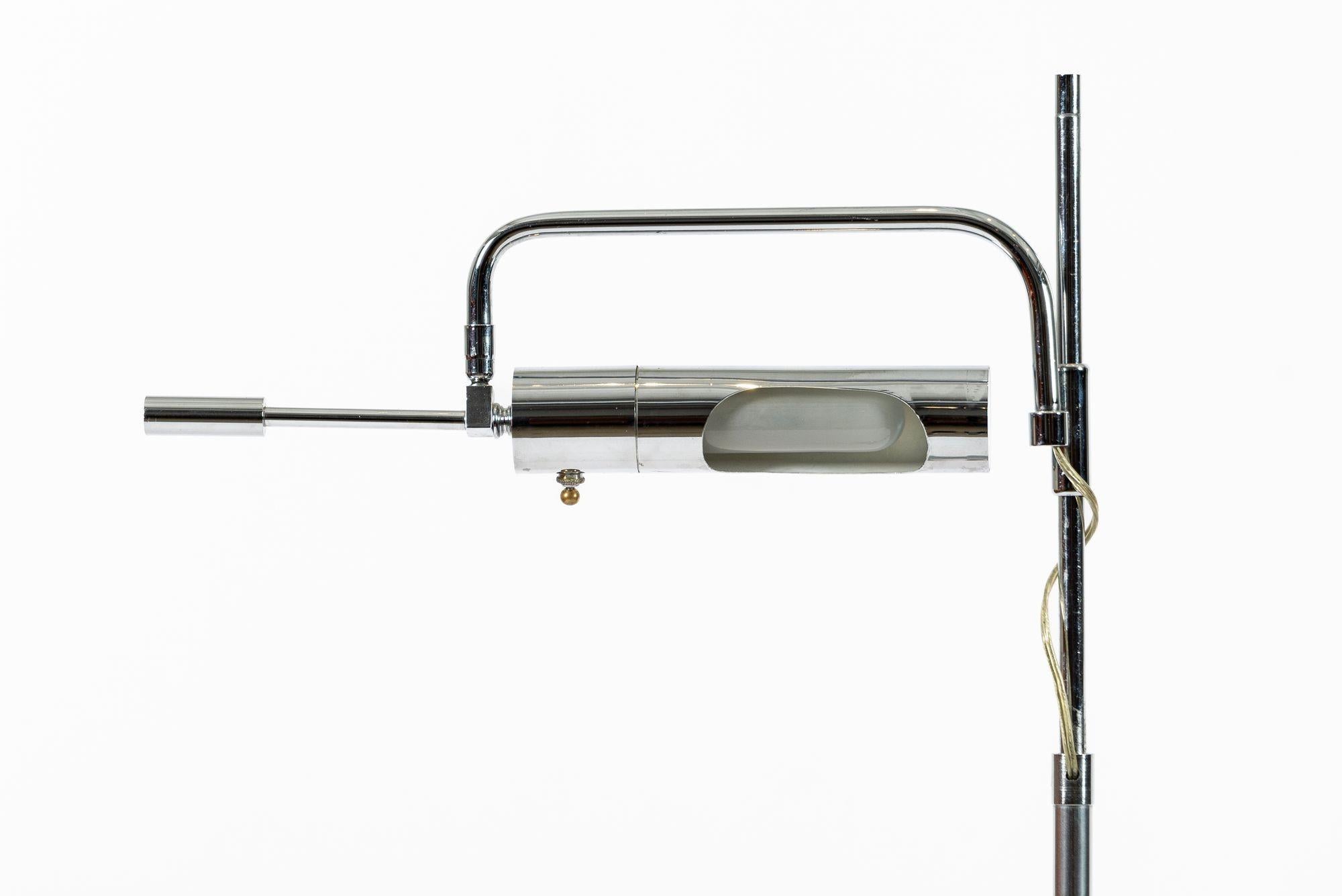 Mid Century Silver Floor Lamp Sarfatti Style In Good Condition For Sale In Detroit, MI