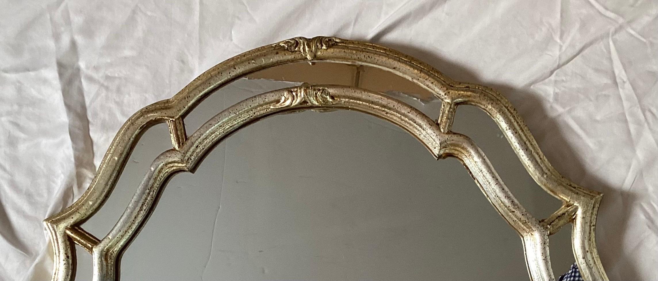 Mitte des Jahrhunderts Silber vergoldet  Spiegel im Hollywood-Regency-Stil (20. Jahrhundert) im Angebot