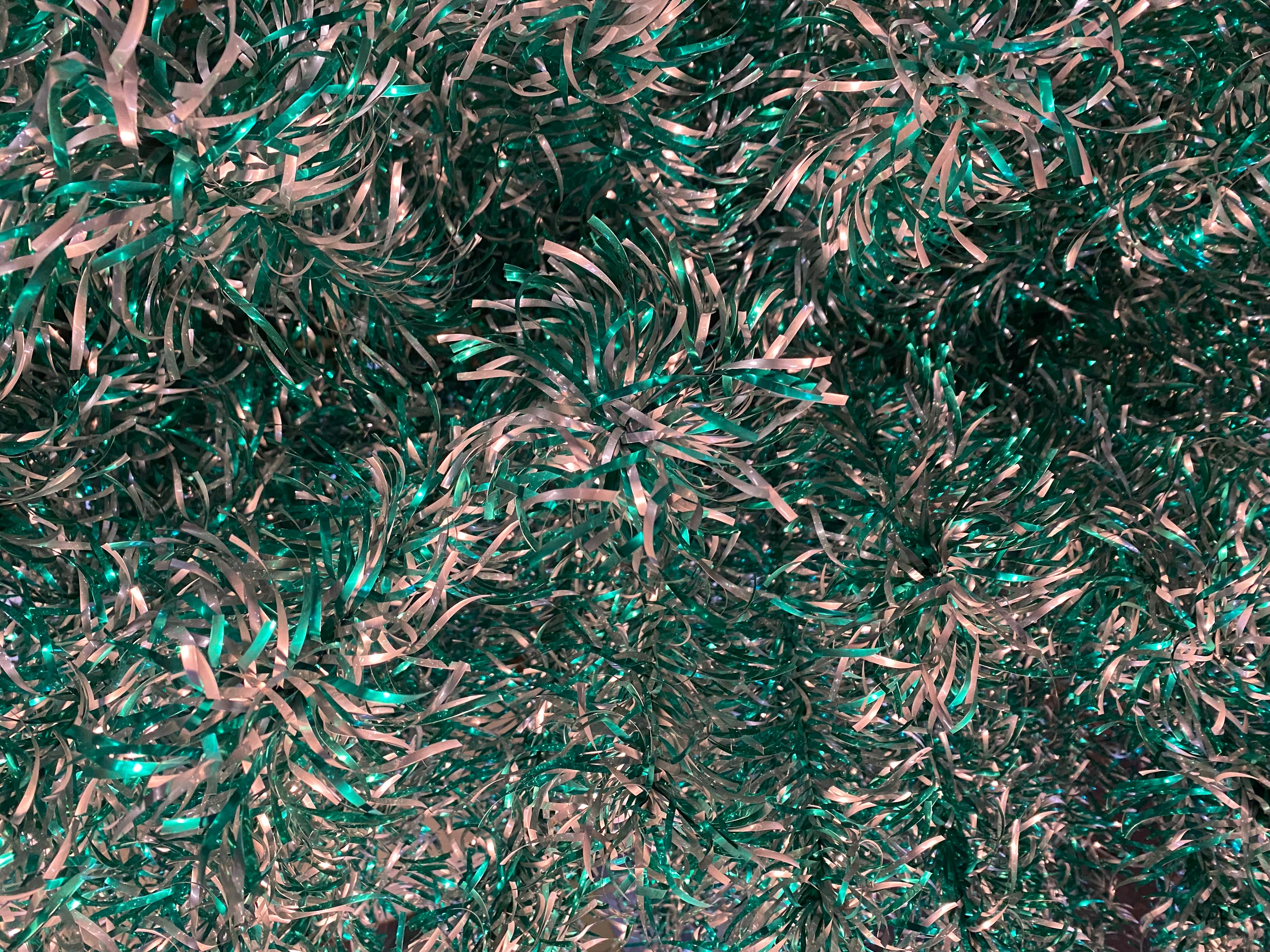 Weihnachtsbaum aus Silber und grünem Aluminium aus der Mitte des Jahrhunderts, „Starlite“ von Revlis (Moderne der Mitte des Jahrhunderts) im Angebot