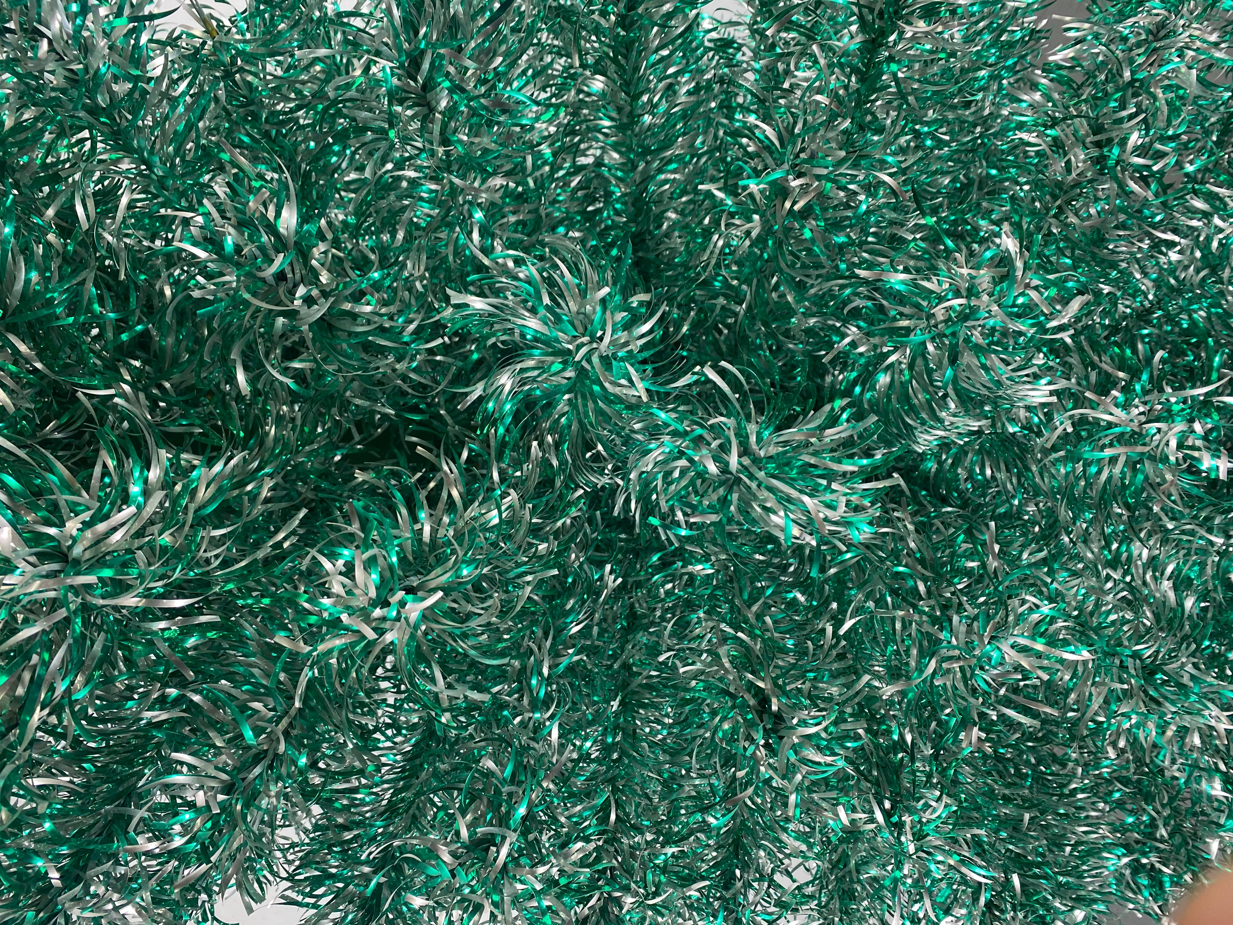 Weihnachtsbaum aus Silber und grünem Aluminium aus der Mitte des Jahrhunderts, „Starlite“ von Revlis im Zustand „Gut“ im Angebot in Buffalo, NY