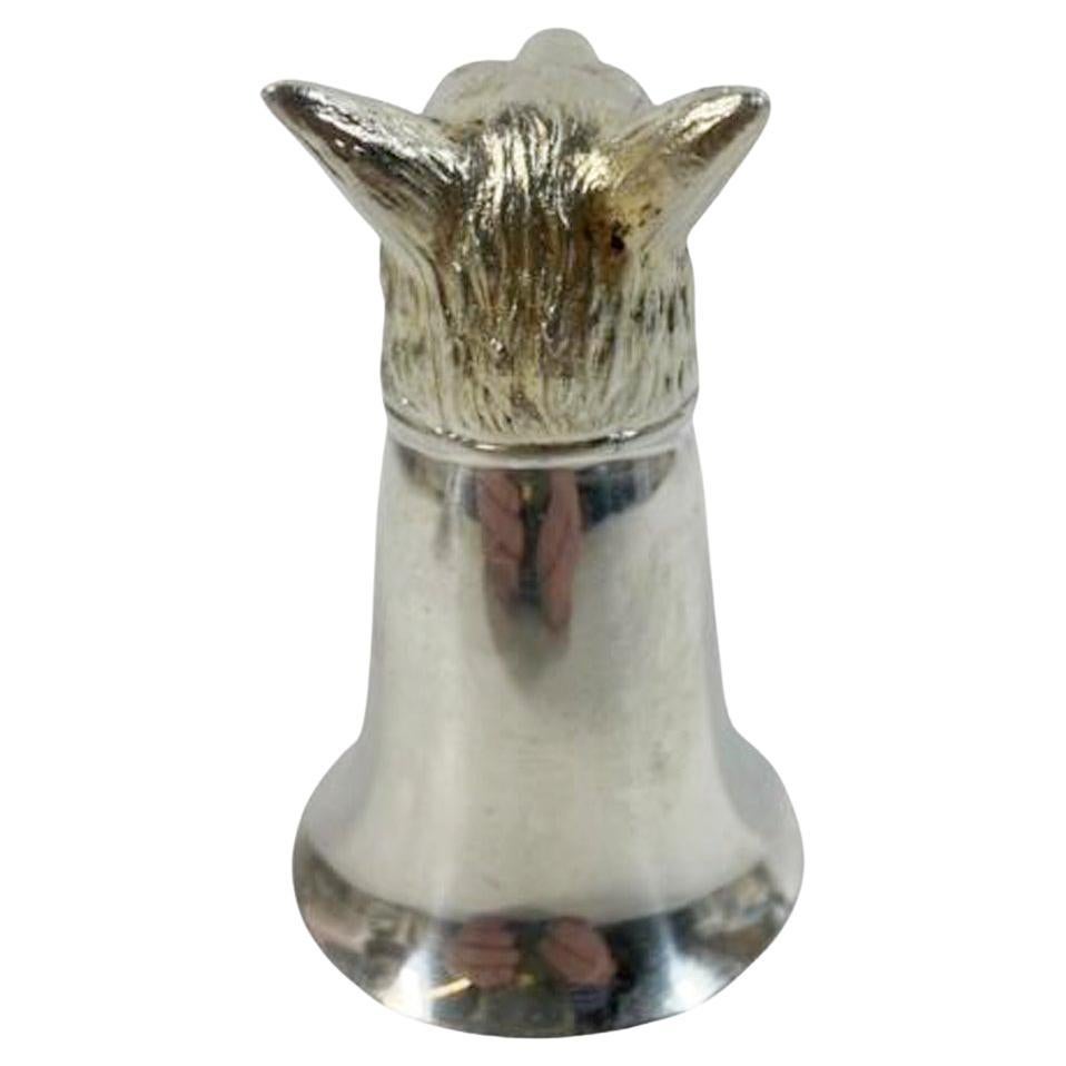 Coppa della staffa in argento della metà del secolo scorso (quattro disponibili) con teste di volpe dorate. Nessun marchio di fabbrica, probabilmente di produzione italiana.