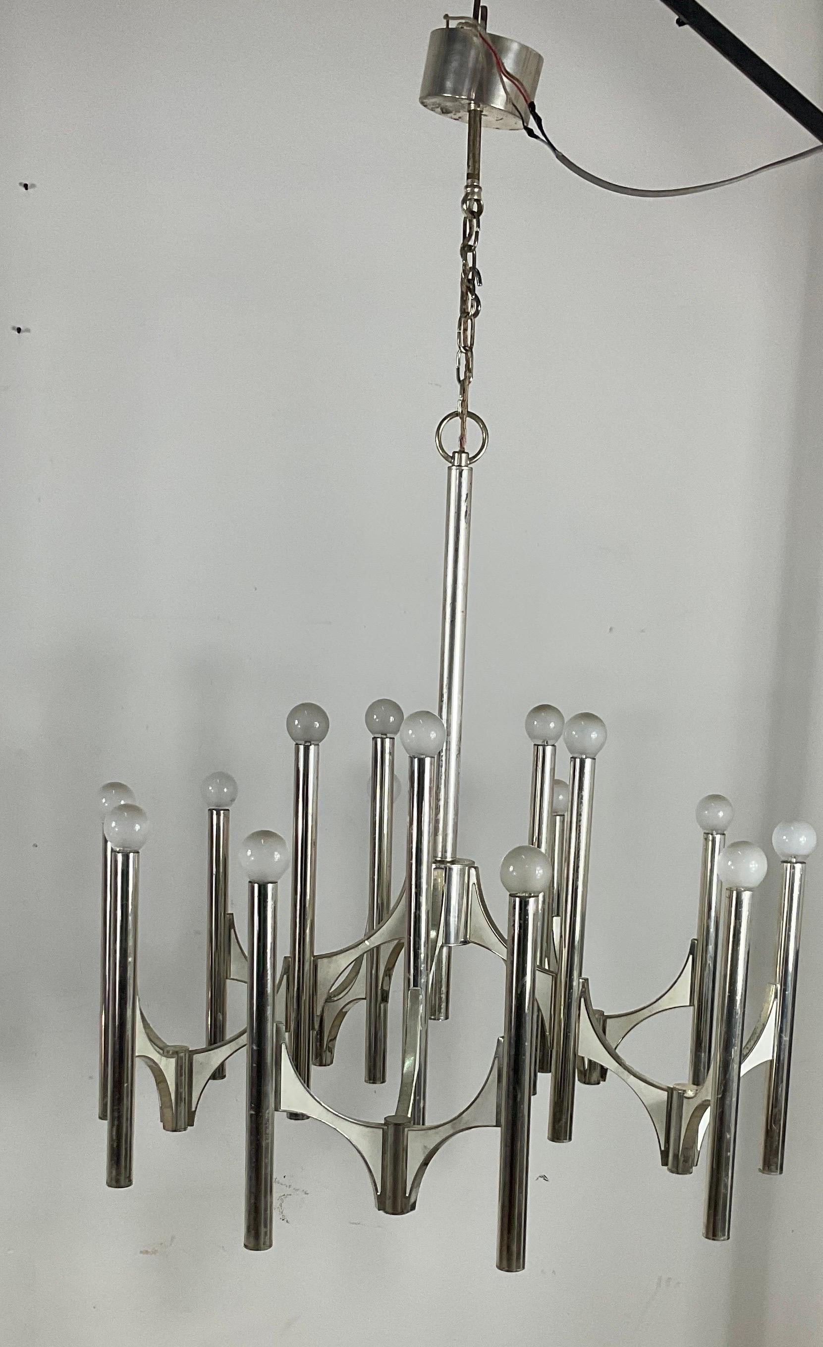 Mid-century silver plated chandelier by Gaetano Sciolari for Lightolier , Italy  In Good Condition For Sale In Catania, IT