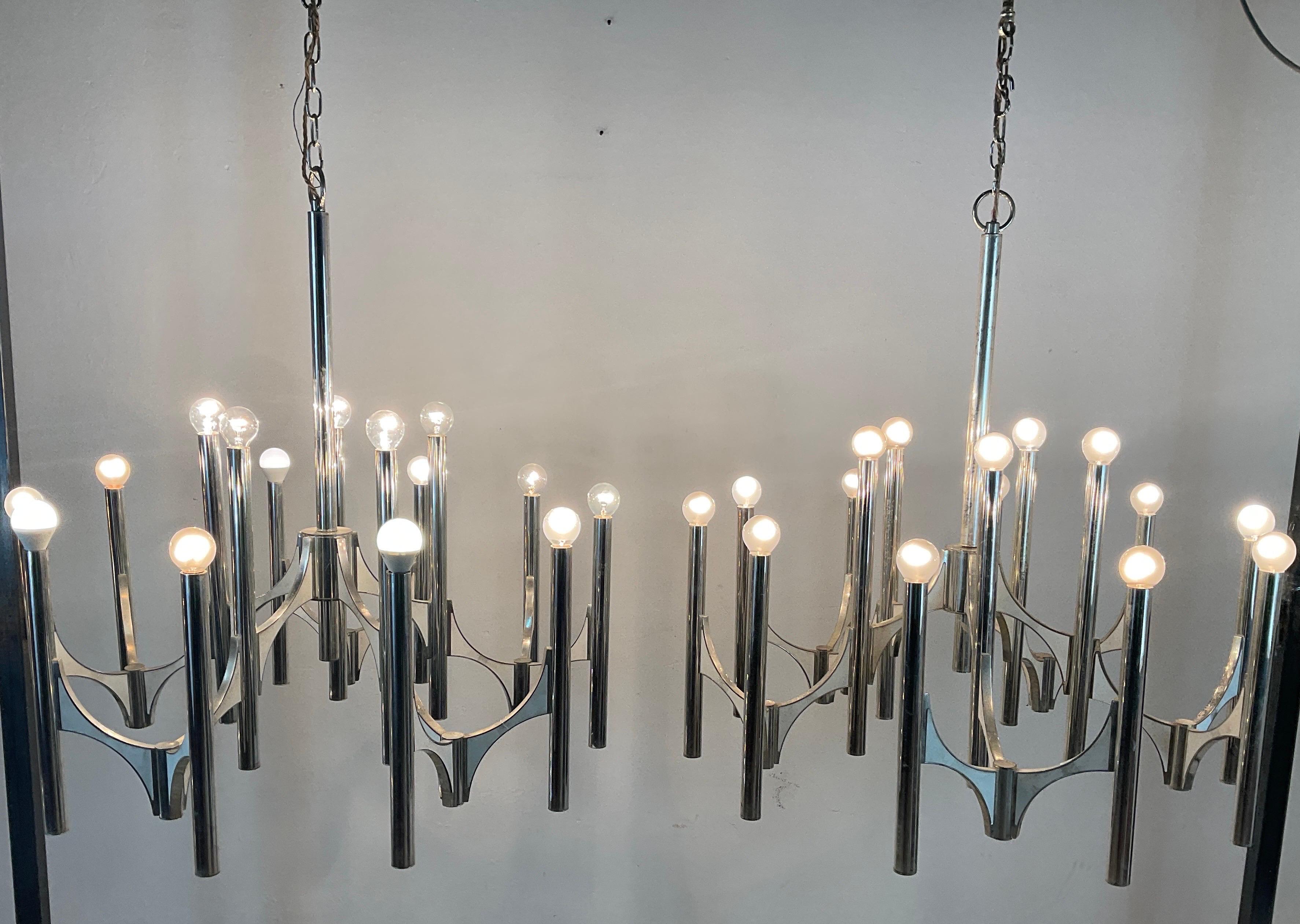Italian Mid-Century silver plated chandeliers by Gaetano Sciolari for Lightolier, Italy For Sale