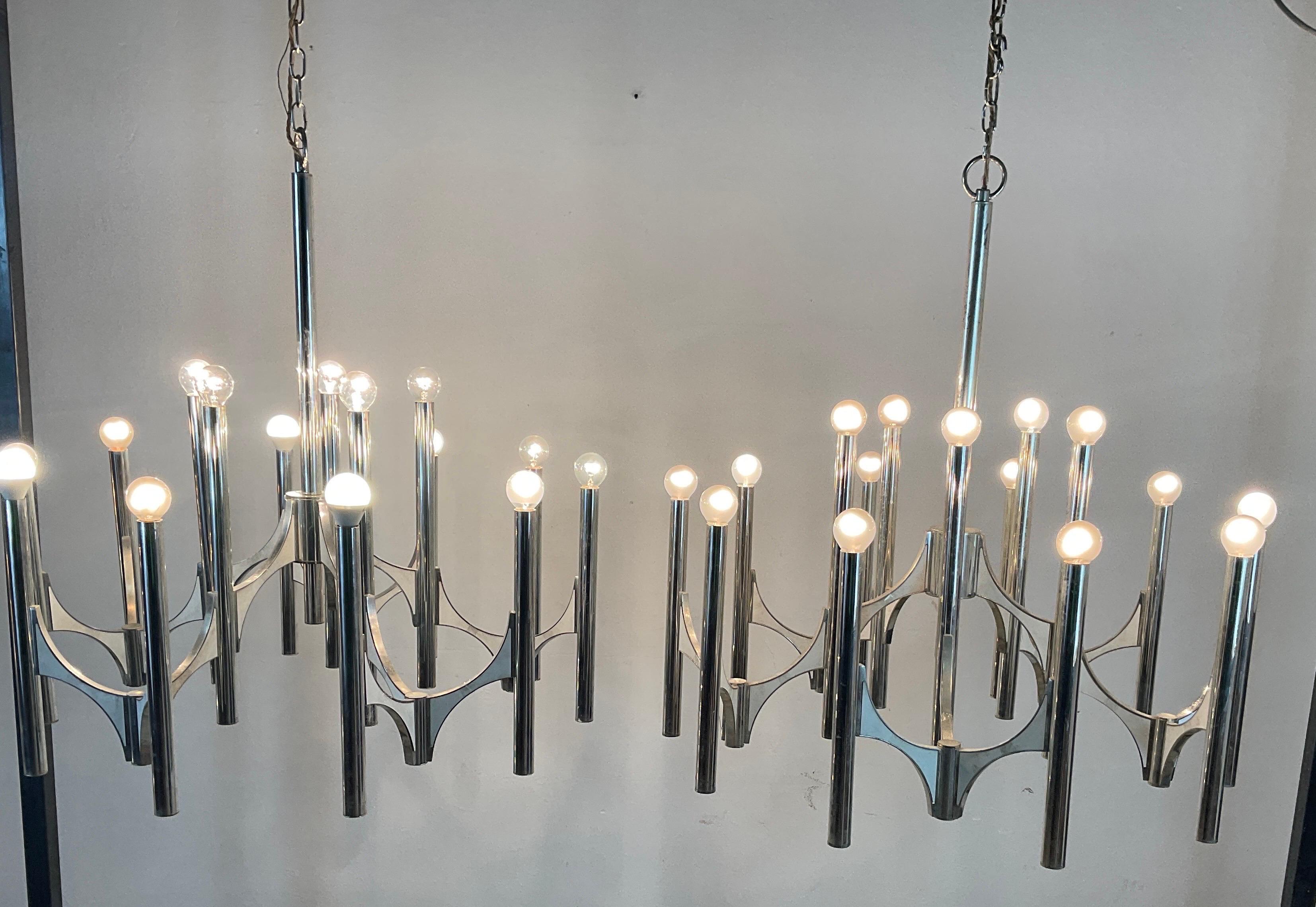 Mid-Century silver plated chandeliers by Gaetano Sciolari for Lightolier, Italy In Good Condition For Sale In Catania, IT