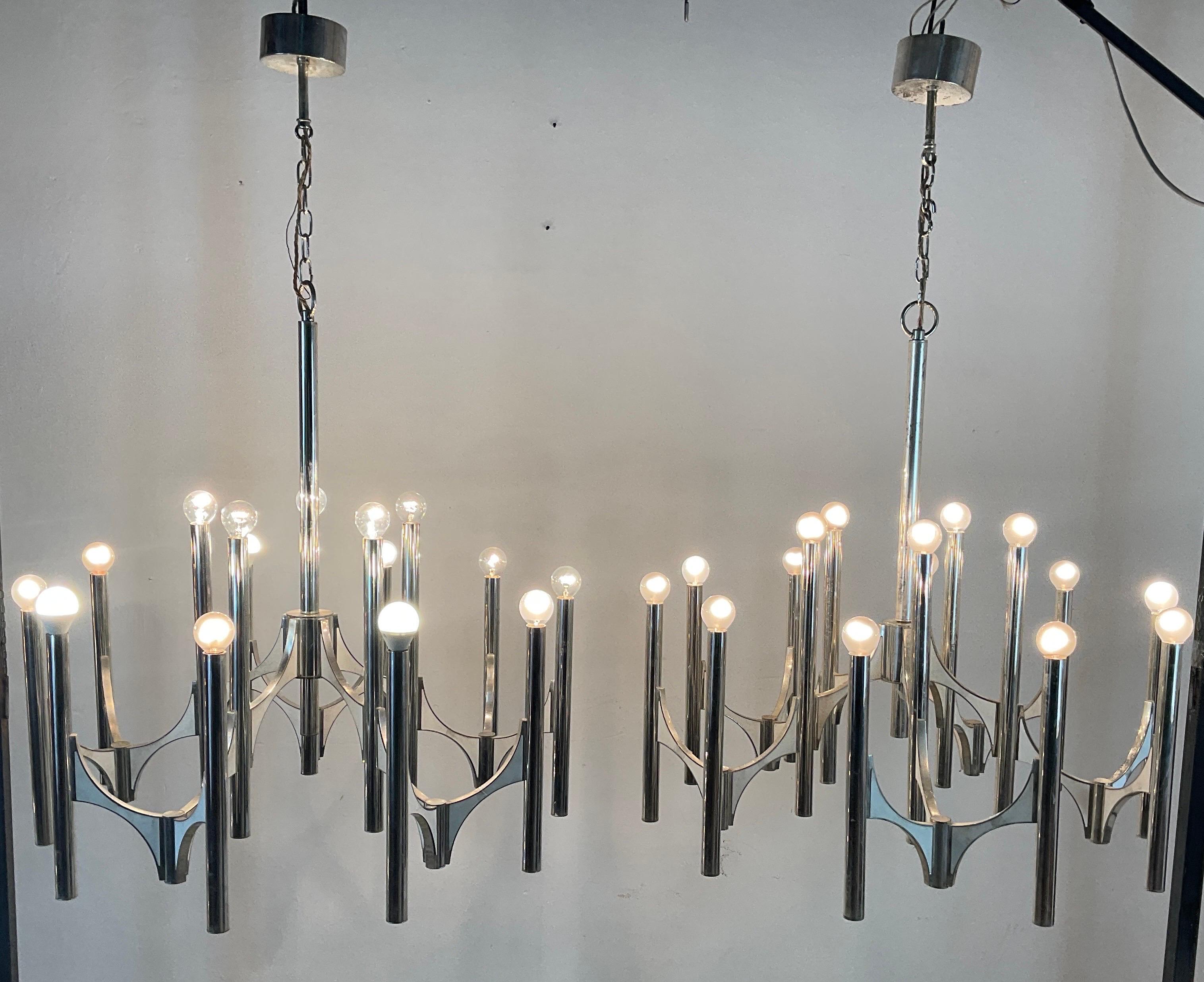 Silver Plate Mid-Century silver plated chandeliers by Gaetano Sciolari for Lightolier, Italy For Sale