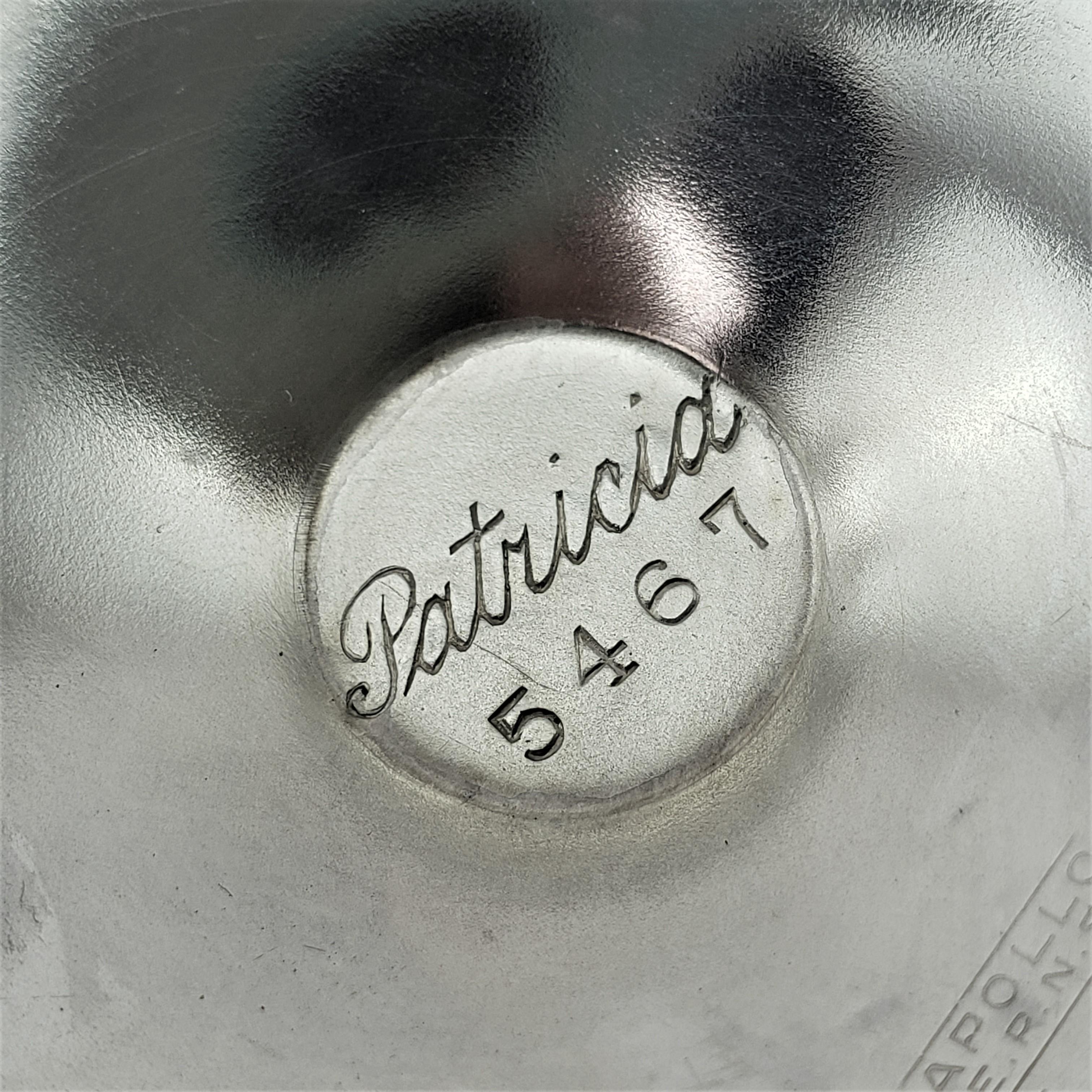 Ensemble de cocktail en métal argenté du milieu du siècle avec plateau, verres et shaker en vente 6