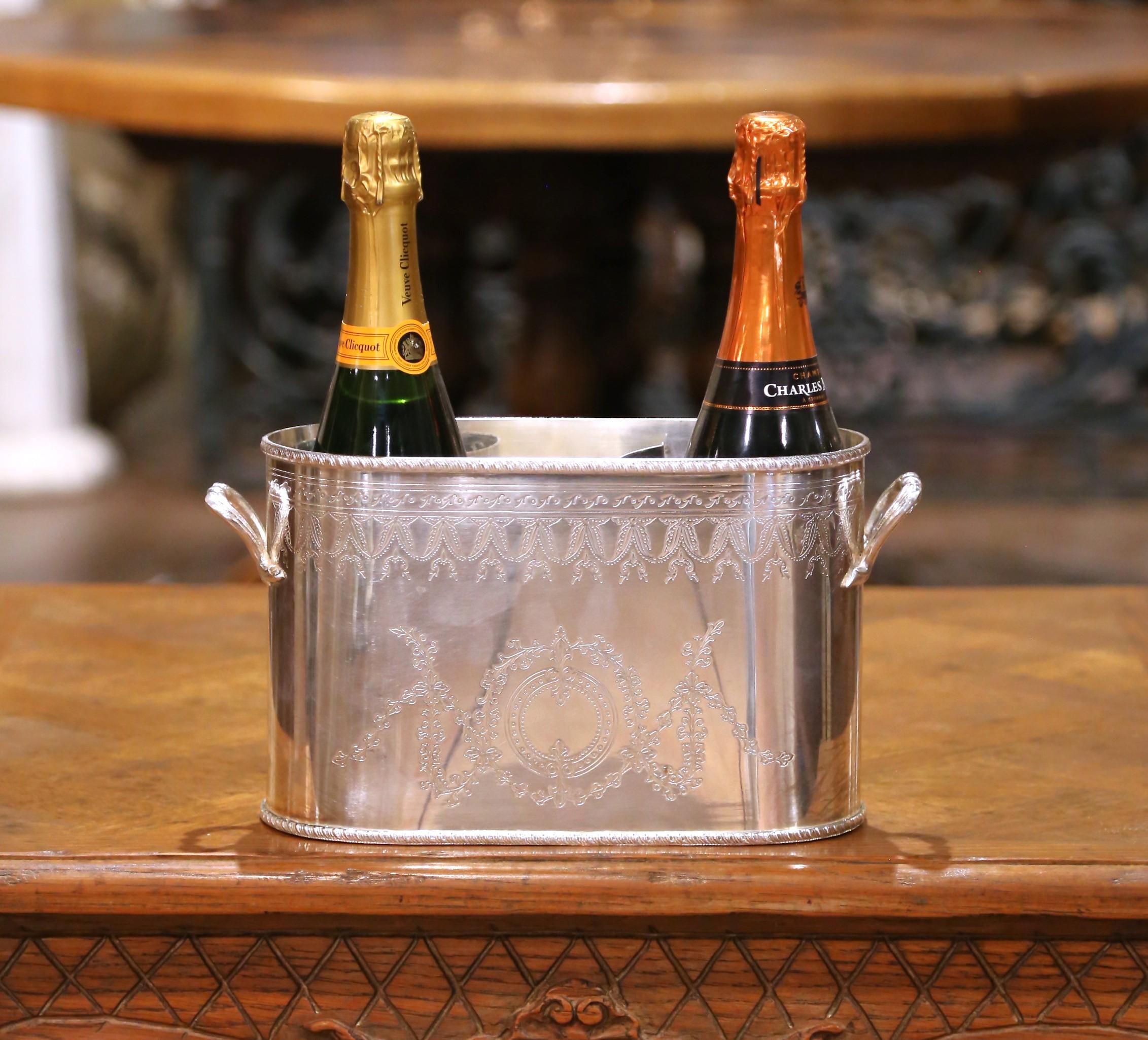 Fatto a mano Portabottiglie da vino inglese placcato in argento di metà secolo di International Silver Co. in vendita