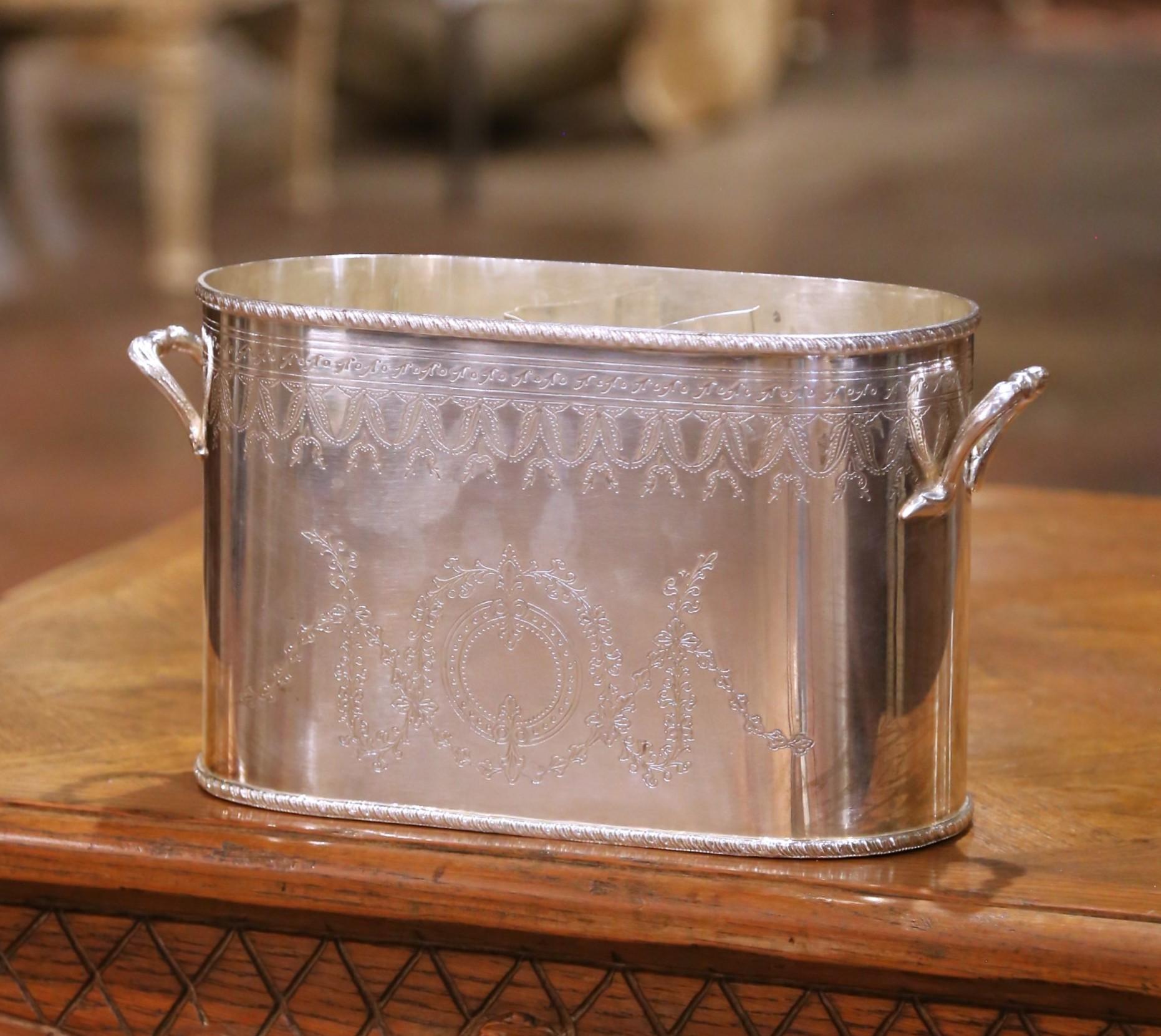 Portabottiglie da vino inglese placcato in argento di metà secolo di International Silver Co. In condizioni ottime in vendita a Dallas, TX