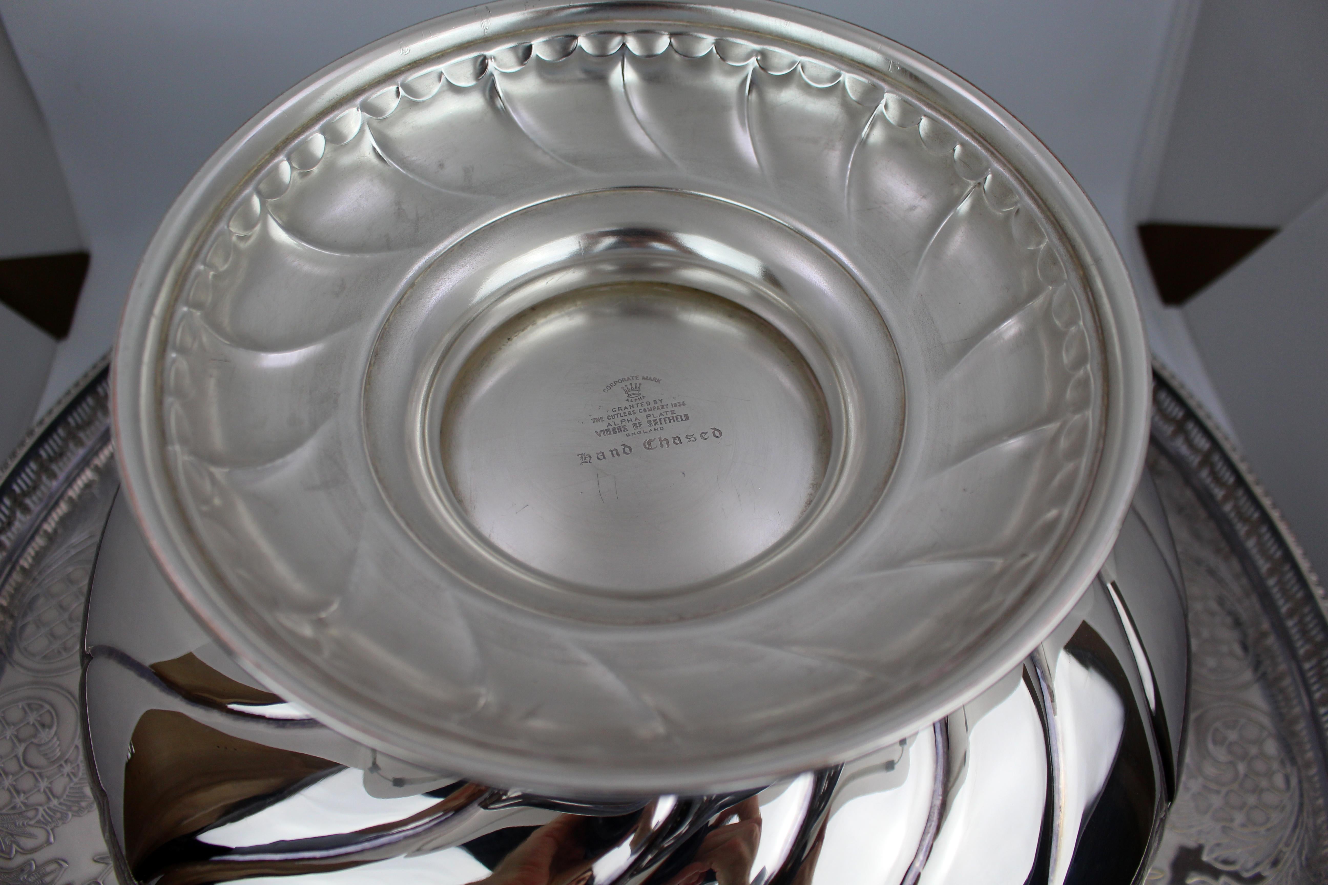 Set di ciotole da pranzo placcate in argento di metà secolo di The Sheffield Silver Co. in vendita 4