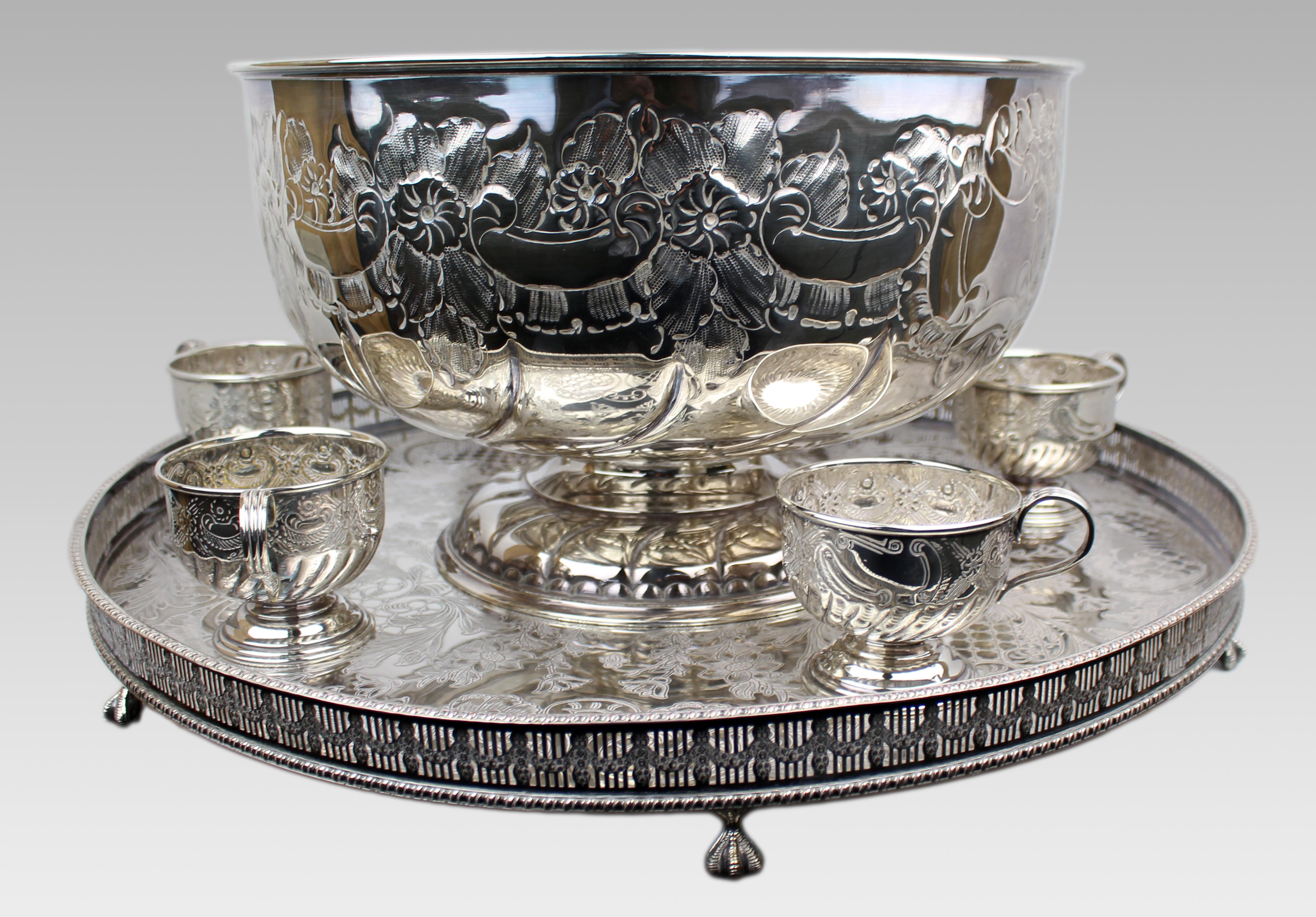 Set di ciotole da pranzo placcate in argento di metà secolo di The Sheffield Silver Co. in vendita 5