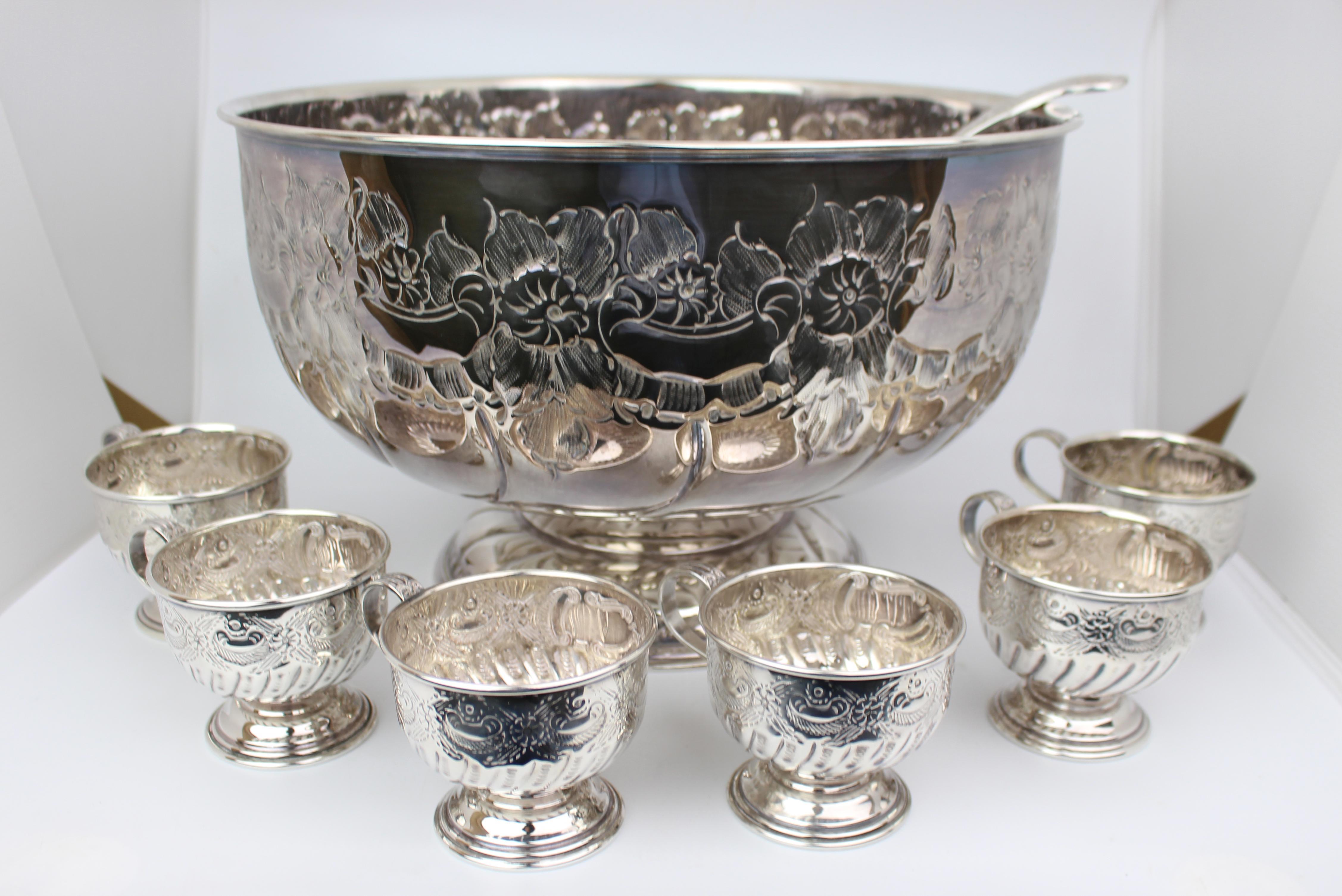Americano Set di ciotole da pranzo placcate in argento di metà secolo di The Sheffield Silver Co. in vendita