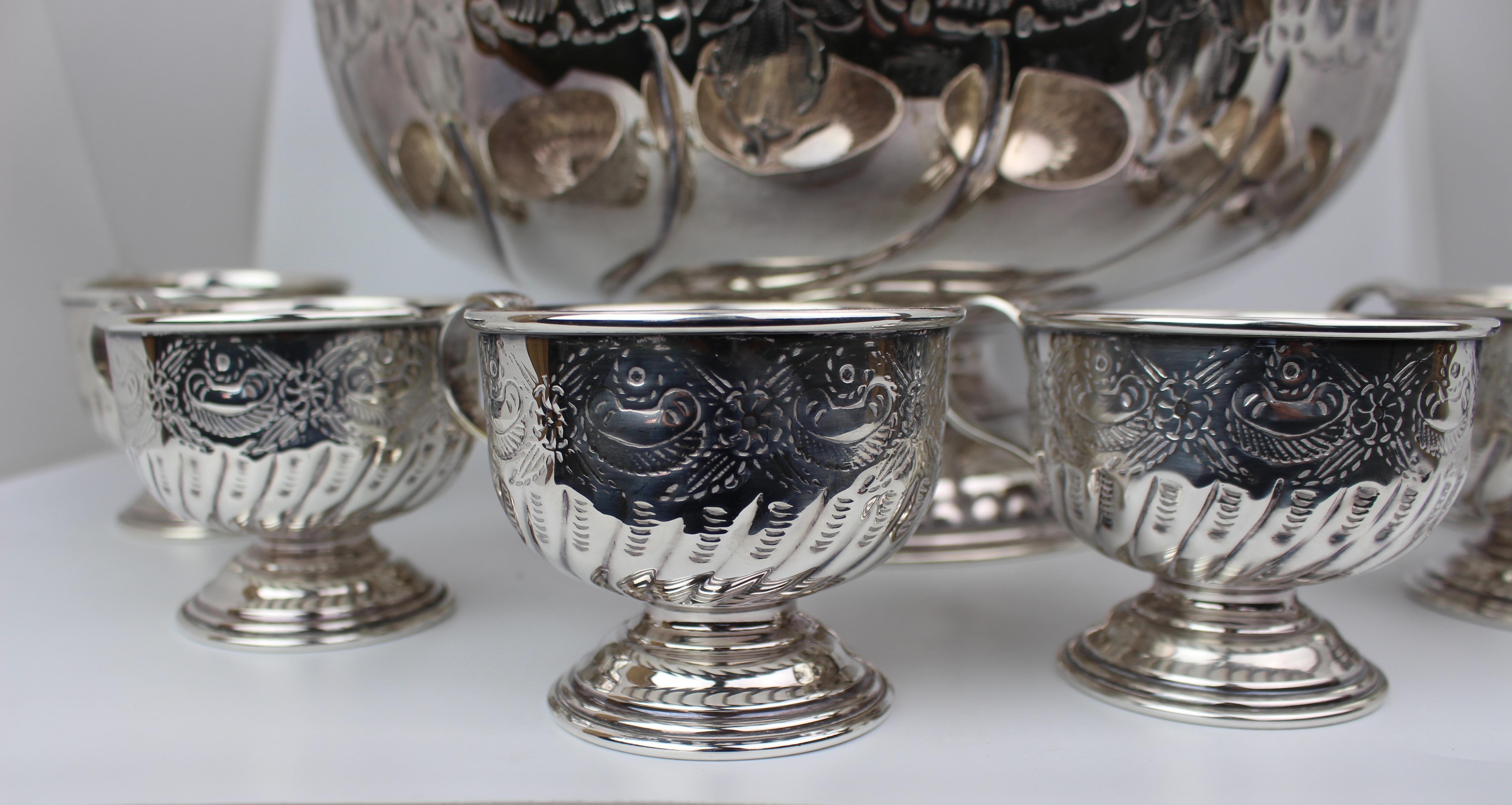 Set di ciotole da pranzo placcate in argento di metà secolo di The Sheffield Silver Co. In condizioni buone in vendita a Worcester, GB
