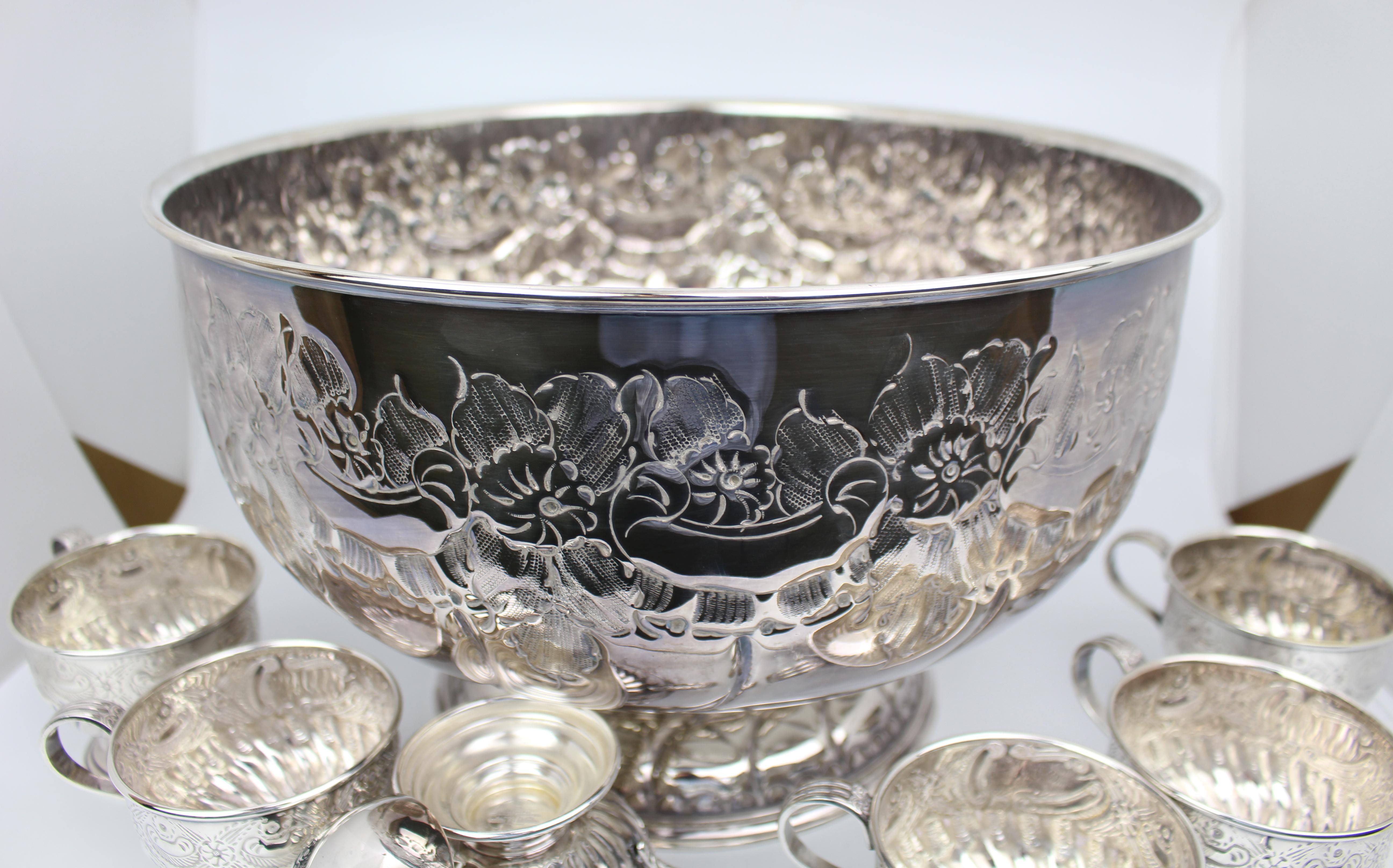 Set di ciotole da pranzo placcate in argento di metà secolo di The Sheffield Silver Co. in vendita 2