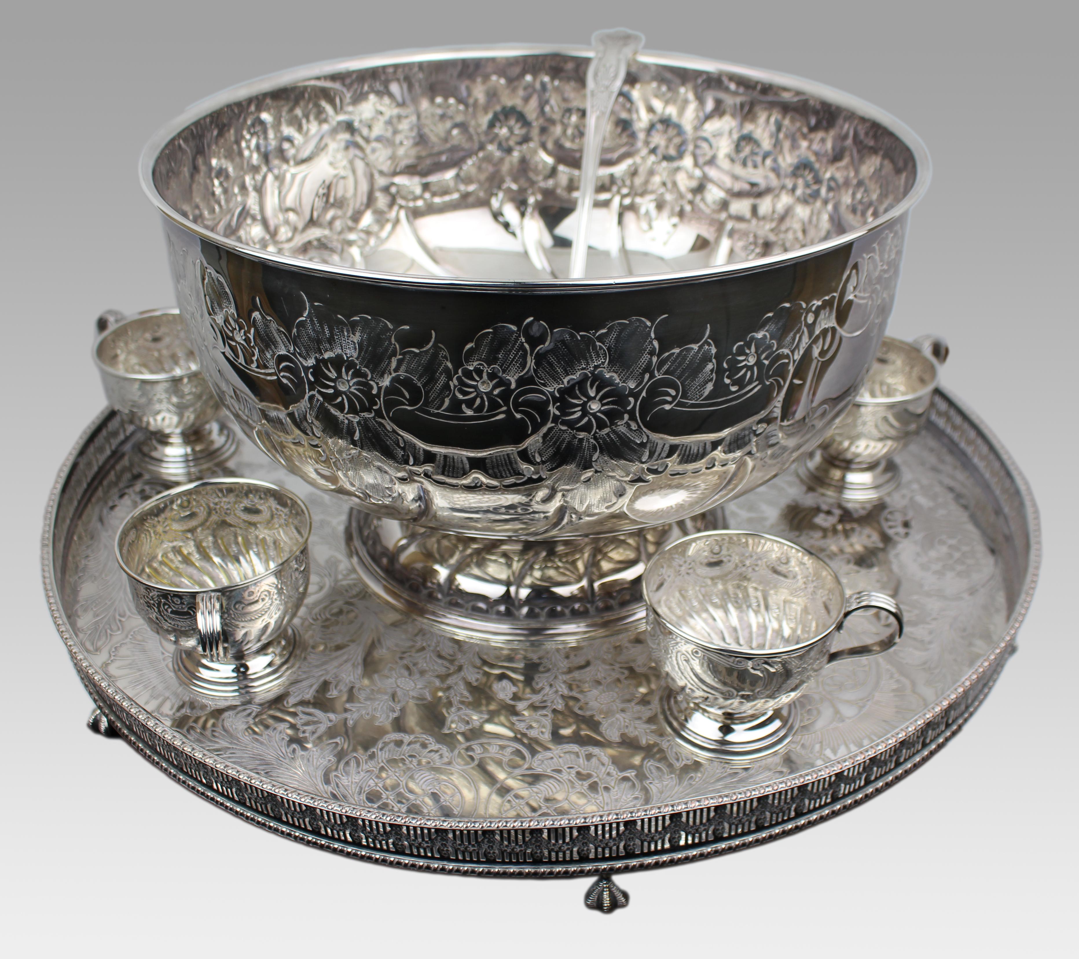 Set di ciotole da pranzo placcate in argento di metà secolo di The Sheffield Silver Co. in vendita 4