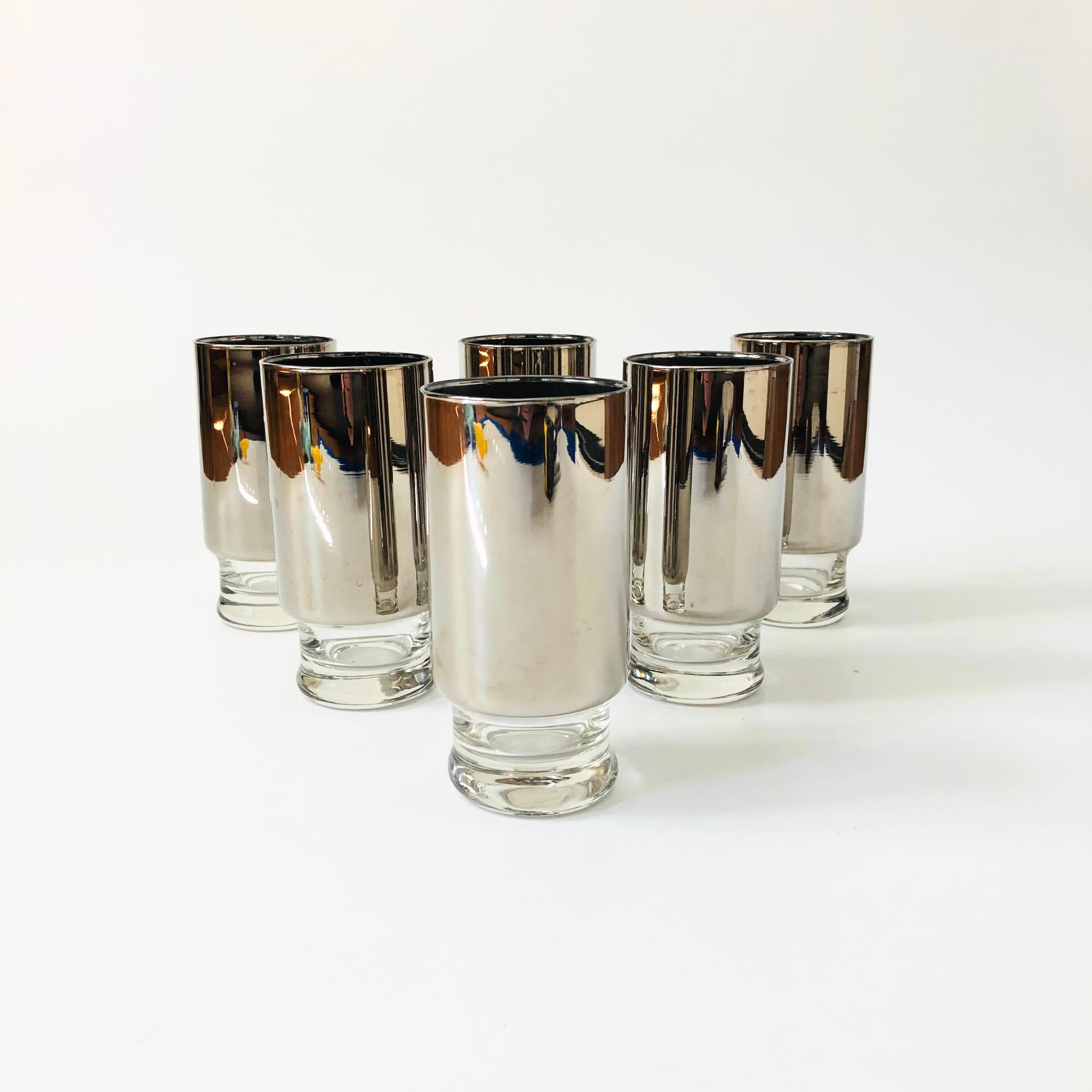 A beautiful set of 6 mid century silver fade tumblers. Each glass has a deep metallic silver finish with a clear base. Perfect for using as water glasses or for cocktails.

