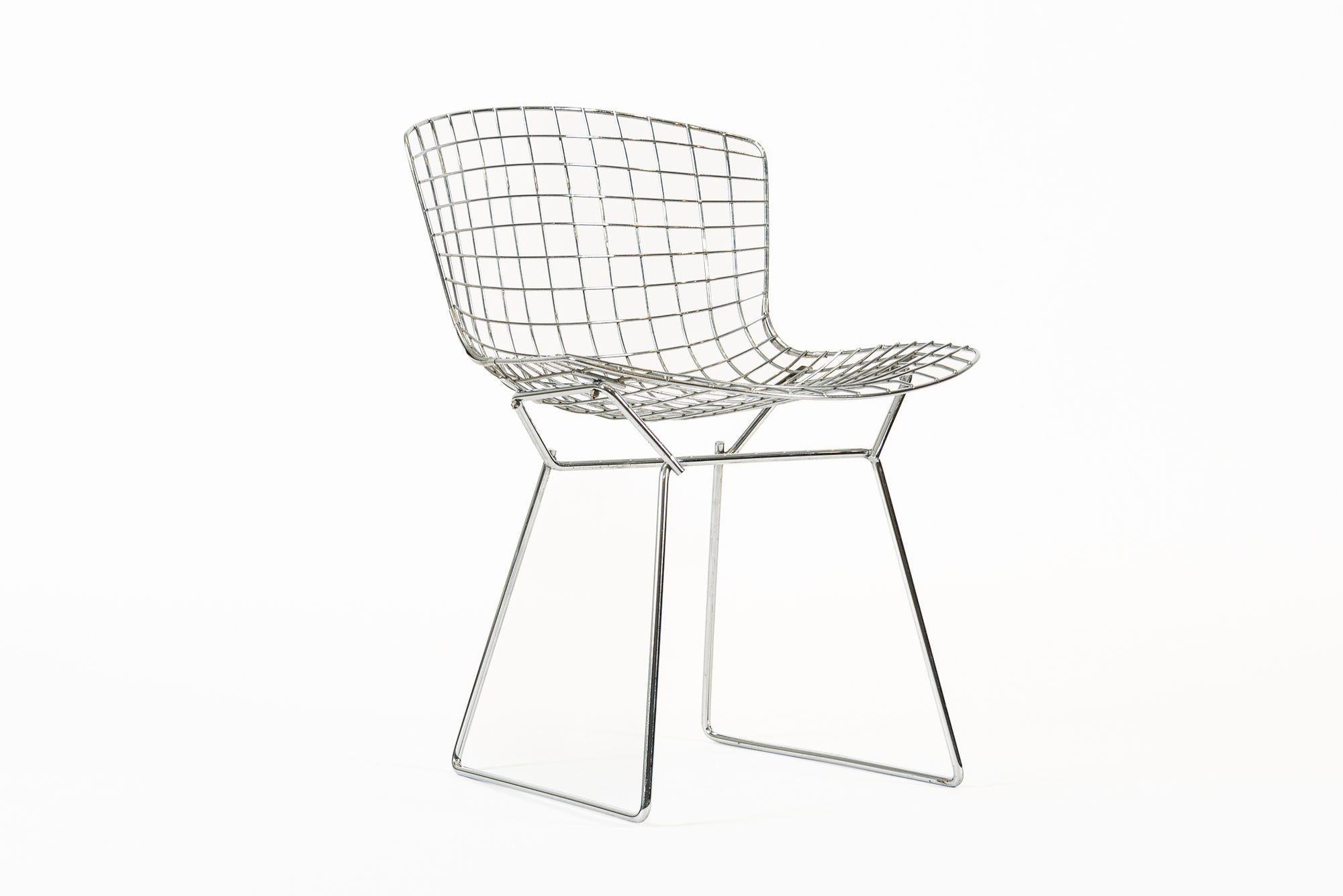 Mid Century Silver Wire Dining Side Chairs by Bertoia for Knoll In Good Condition For Sale In Detroit, MI