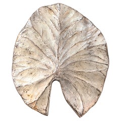 Hoja de lirio de bronce plateado de mediados de siglo de Chrystaine Charles