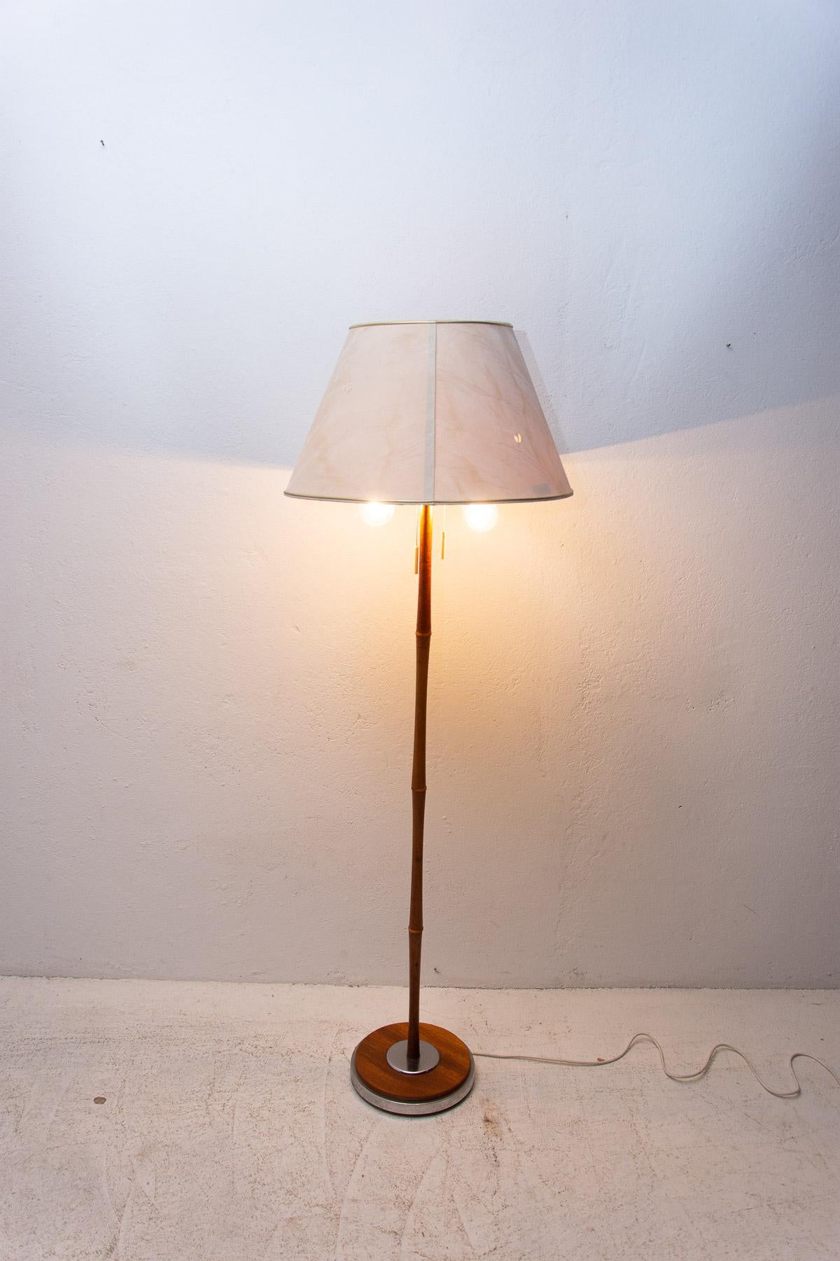 Mid Century Simple Floor Lamp, 1960´s, Czechoslovakia For Sale 6