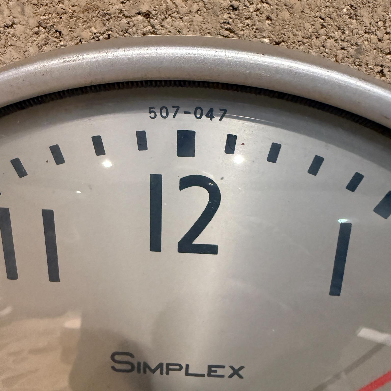Mid Century Simplex Round Electric Wall Clock For Sale 4