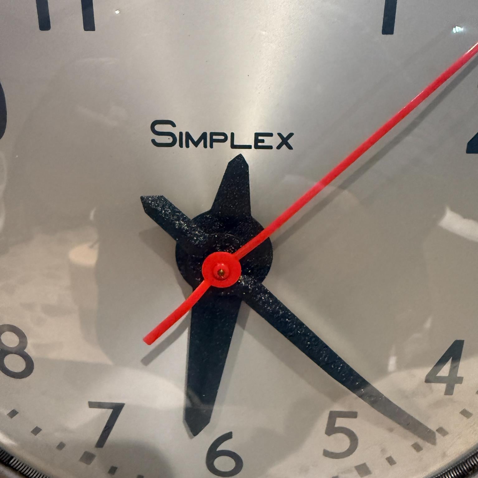 Mid Century Simplex Round Electric Wall Clock For Sale 5