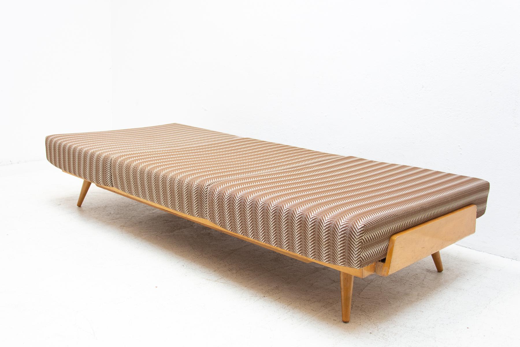 Mid century single bed, made in the former Czechoslovakia in the 1970´s. This bed features a beech wood structure and three upholstered matressess. The bed is in good original condition, showing signs of age and using.

 

Measures: Lenght: 191