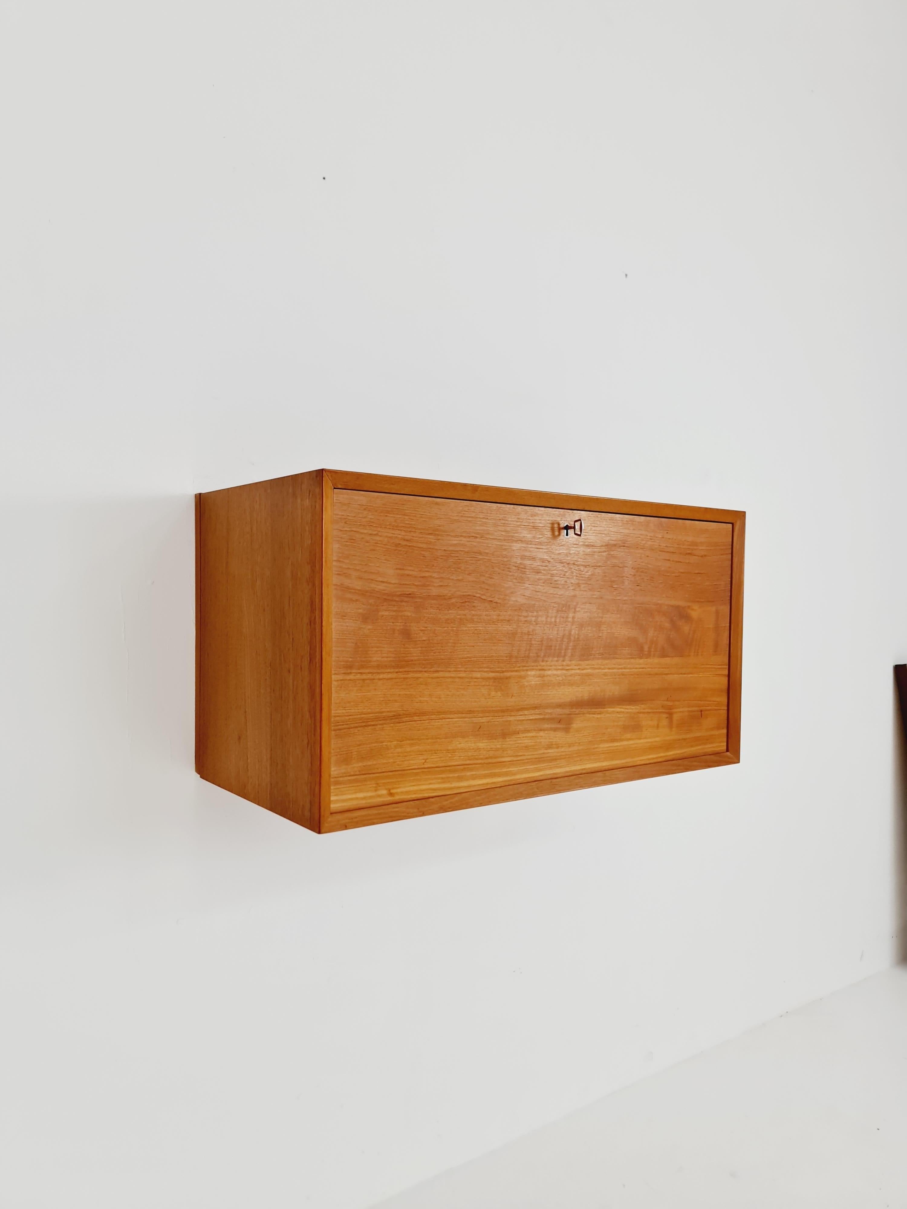 Mid century Single Danish Teak Wall Bar by Poul Cadovius for Cado, Denmark, 1960 For Sale 7
