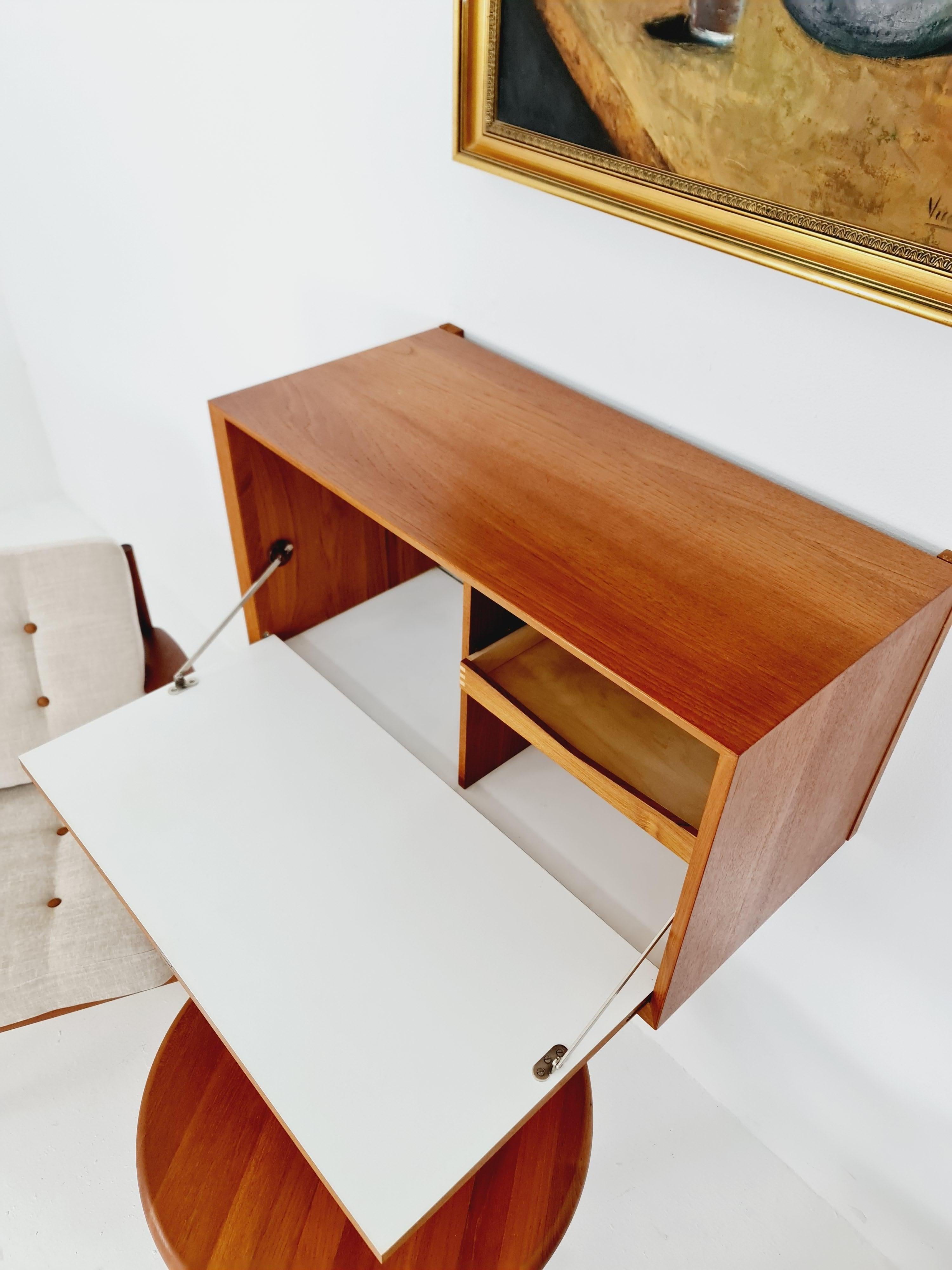 Mid century Single Danish Teak Wall Bar by Poul Cadovius for Cado, Denmark, 1960 For Sale 1
