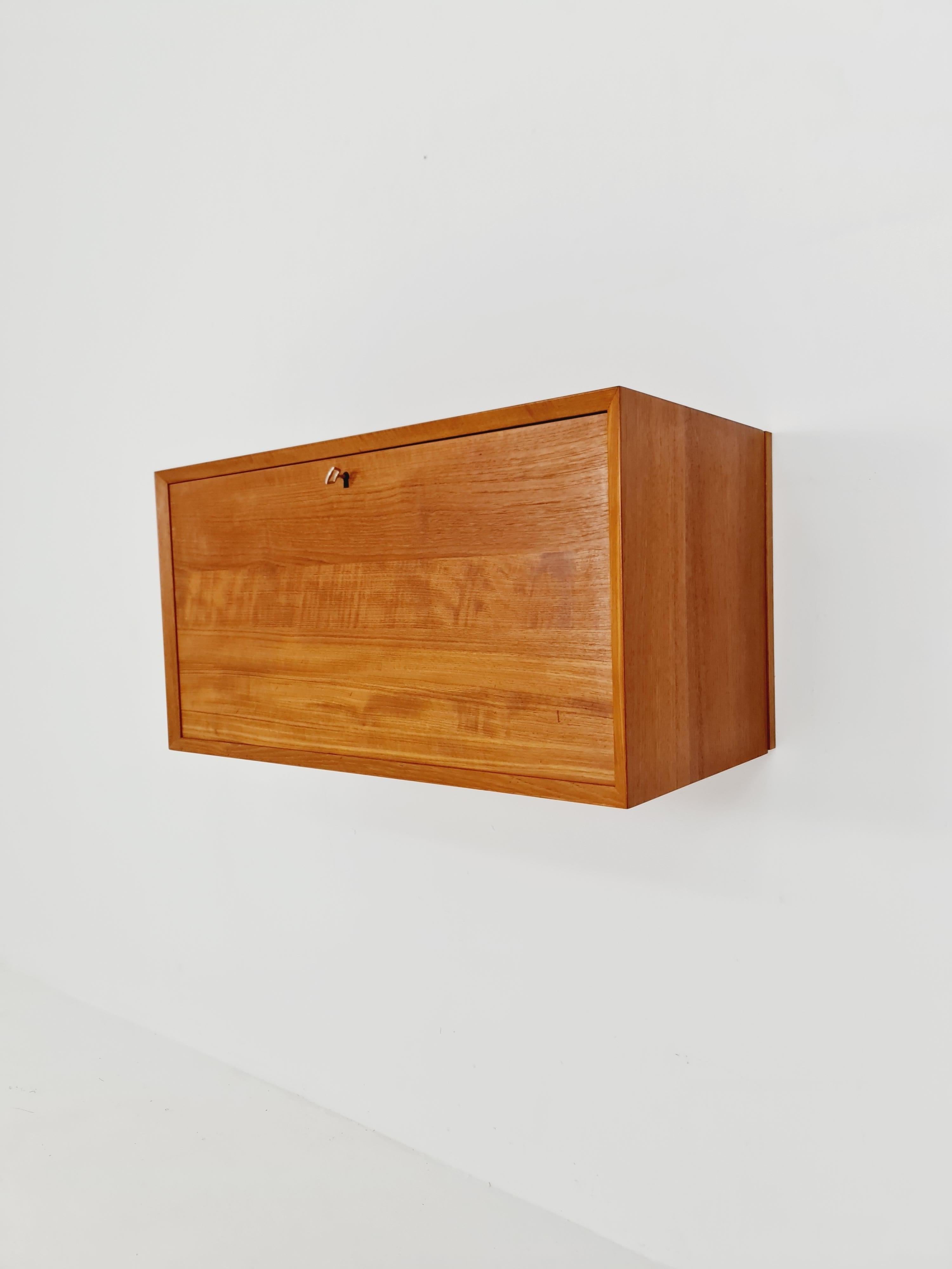Mid century Single Danish Teak Wall Bar by Poul Cadovius for Cado, Denmark, 1960 For Sale 2