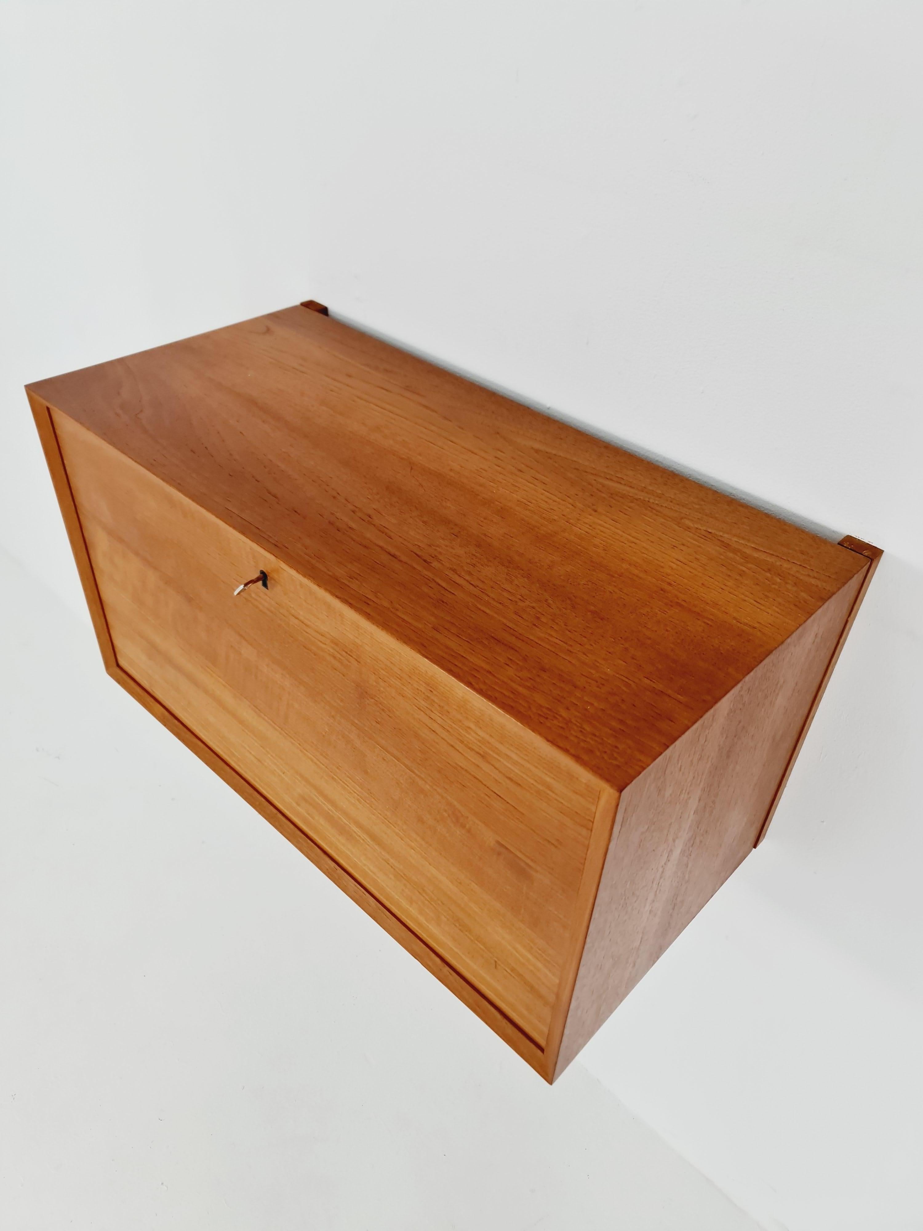 Mid century Single Danish Teak Wall Bar by Poul Cadovius for Cado, Denmark, 1960 For Sale 3