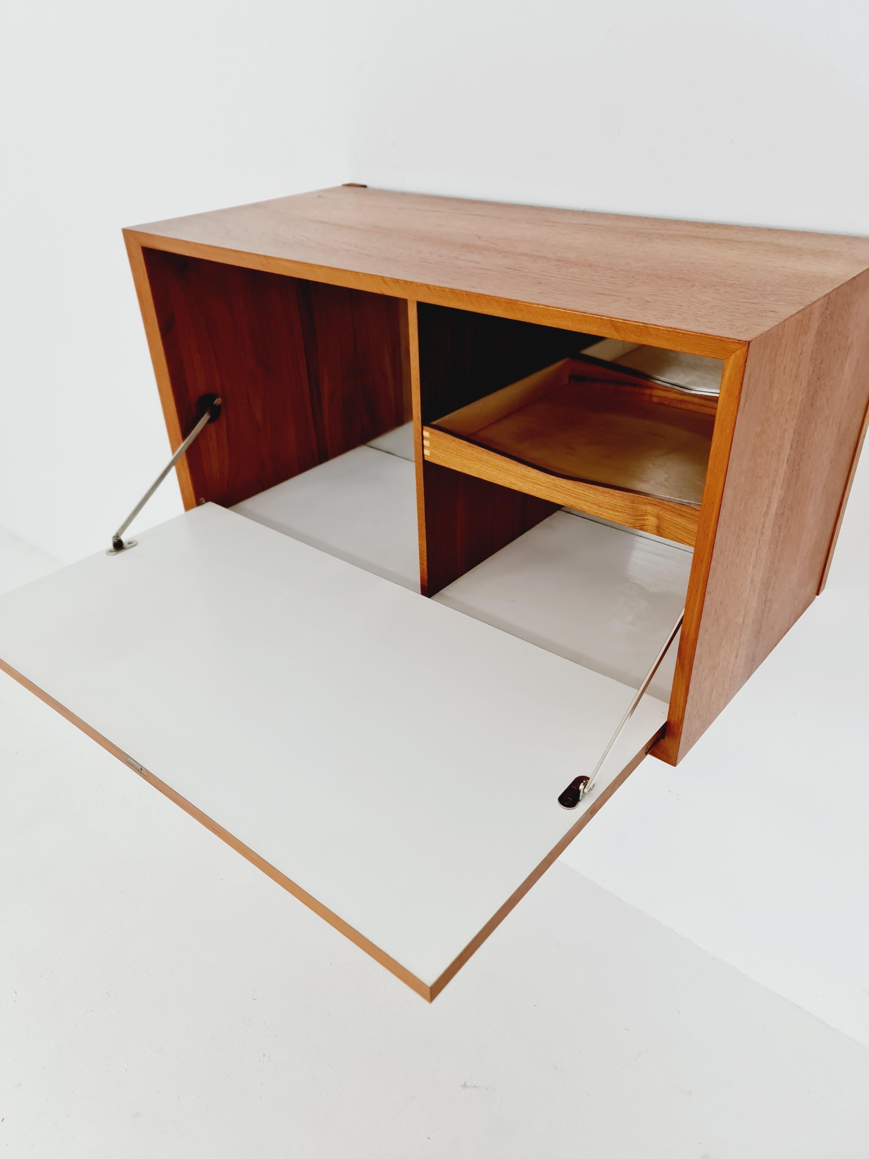 Mid century Single Danish Teak Wall Bar by Poul Cadovius for Cado, Denmark, 1960 For Sale 4