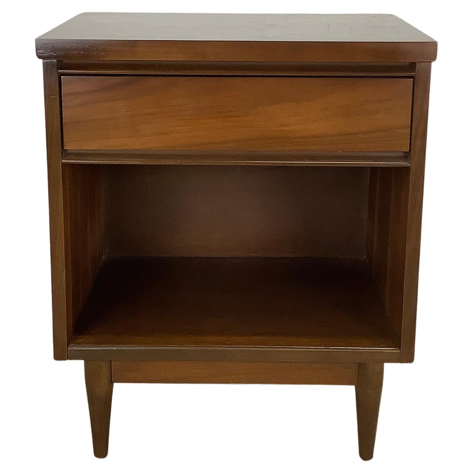 Mid-Century Single Drawer Nightstand by Broyhill For Sale at 1stDibs
