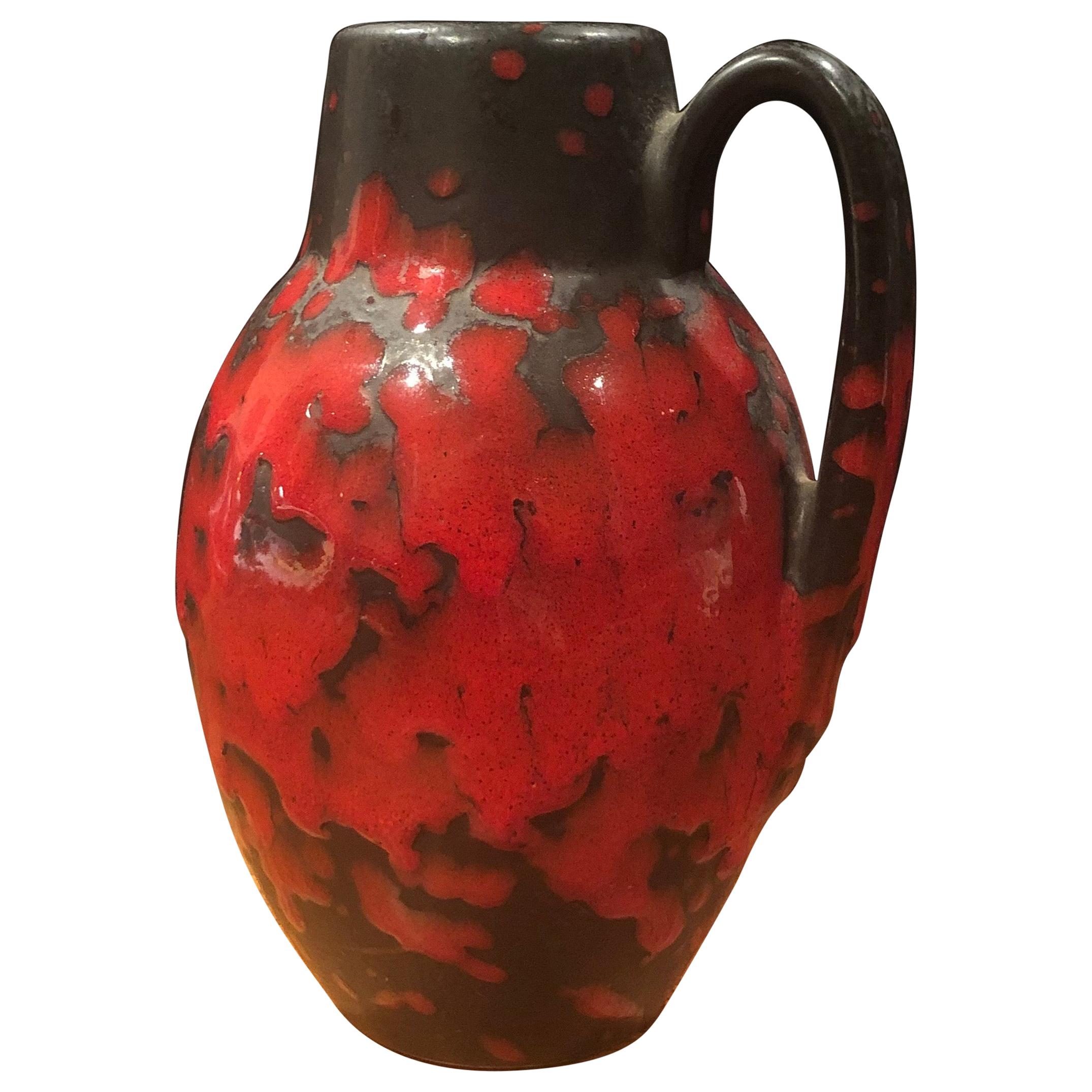 Vaso a manico singolo del Medioevo smaltato di lava